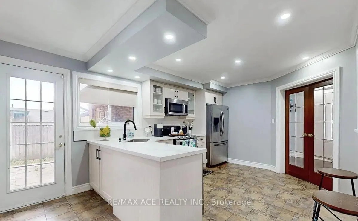 Photo 8 of 603 Braemor Court, Oshawa, McLaughlin — HOMEH