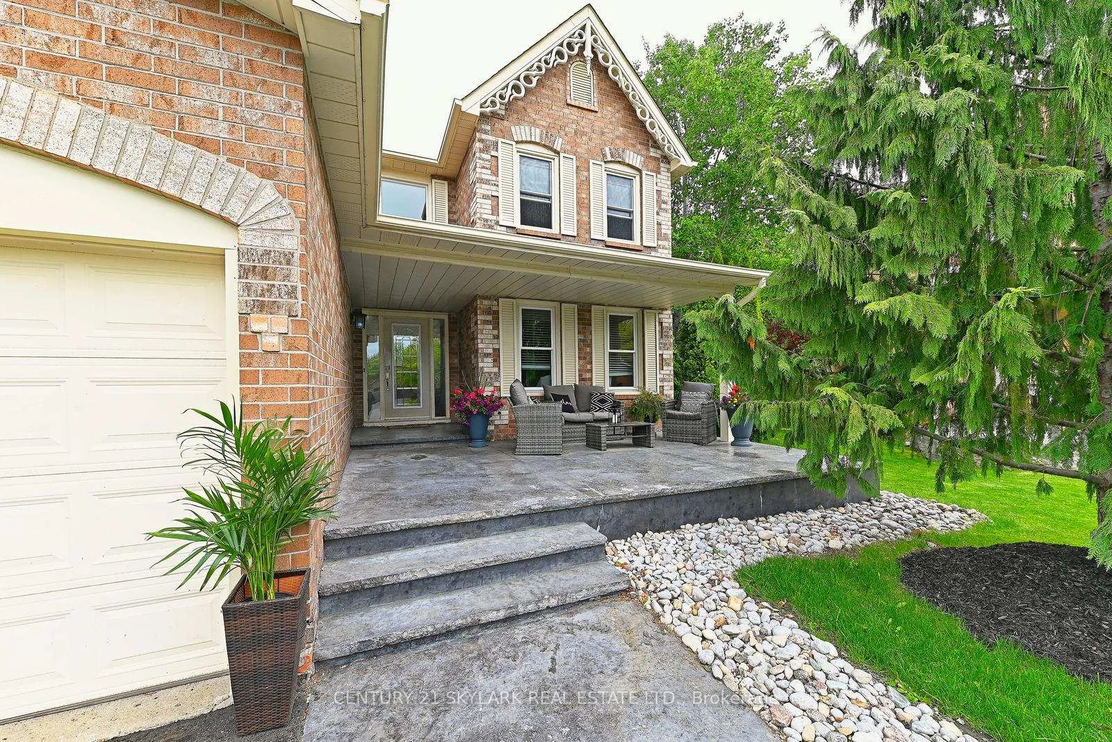 Photo 2 of 33 Hathaway Court, Caledon, Bolton North — HOMEH