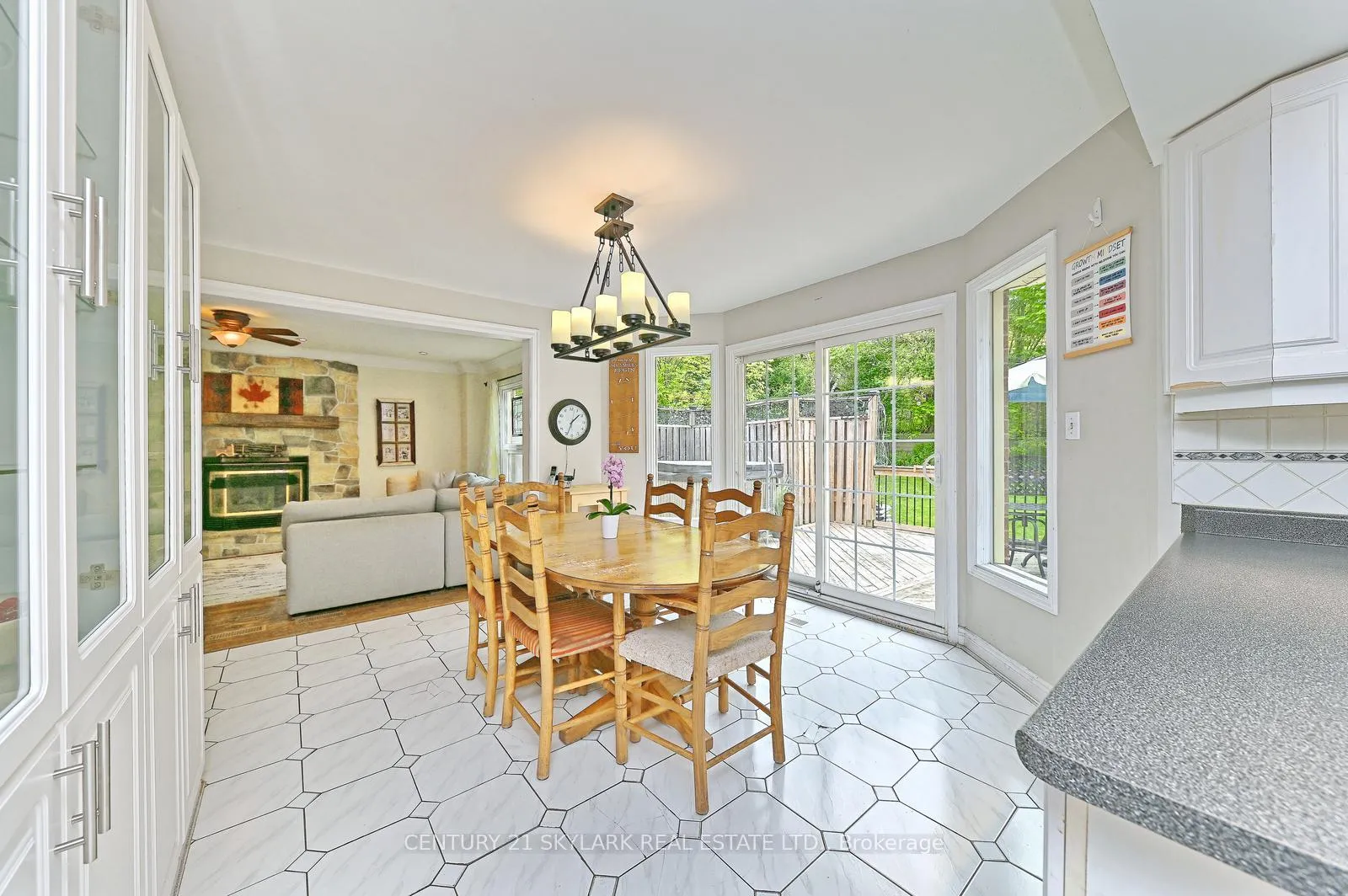 Photo 5 of 33 Hathaway Court, Caledon, Bolton North — HOMEH