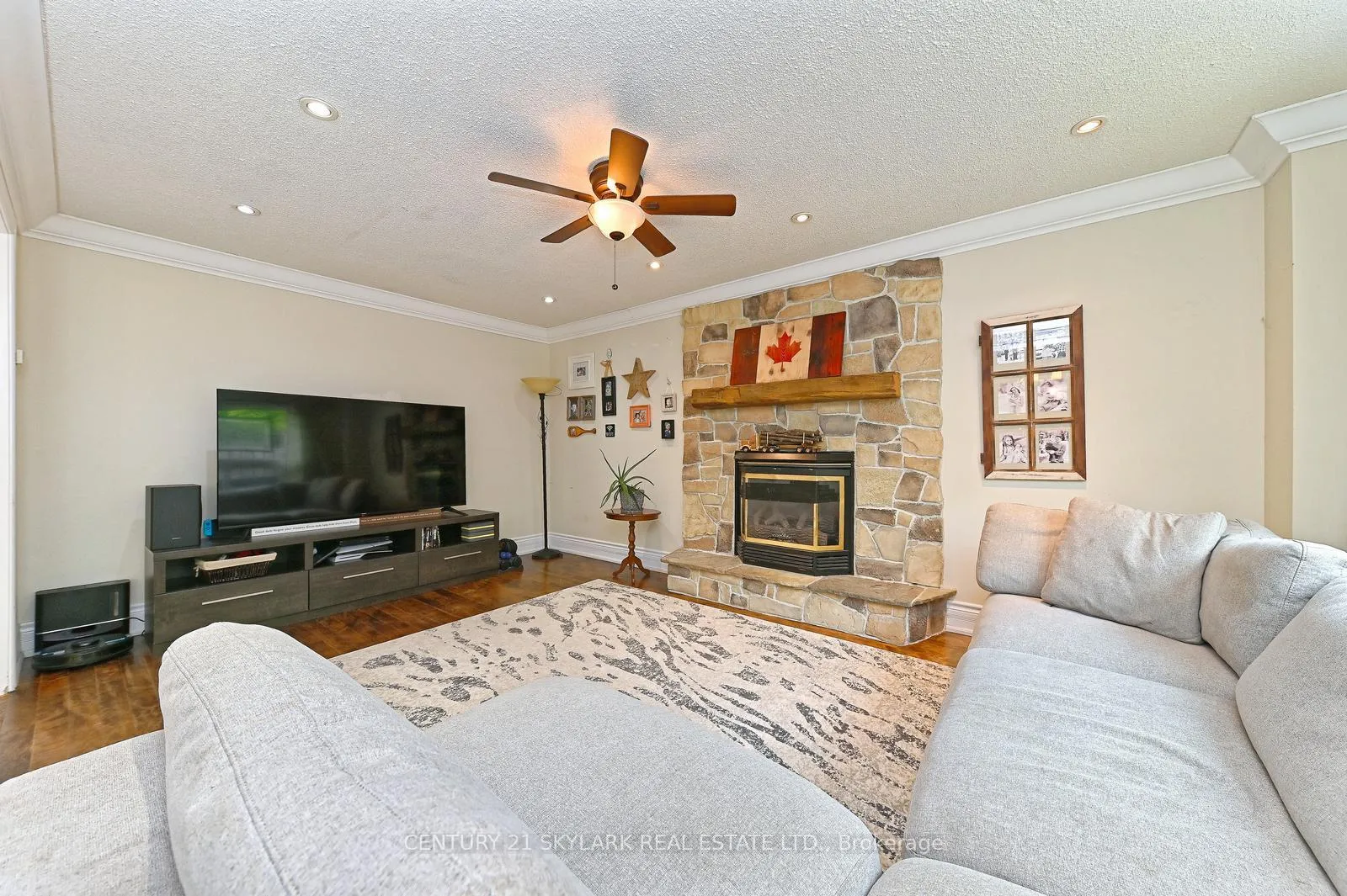Photo 8 of 33 Hathaway Court, Caledon, Bolton North — HOMEH