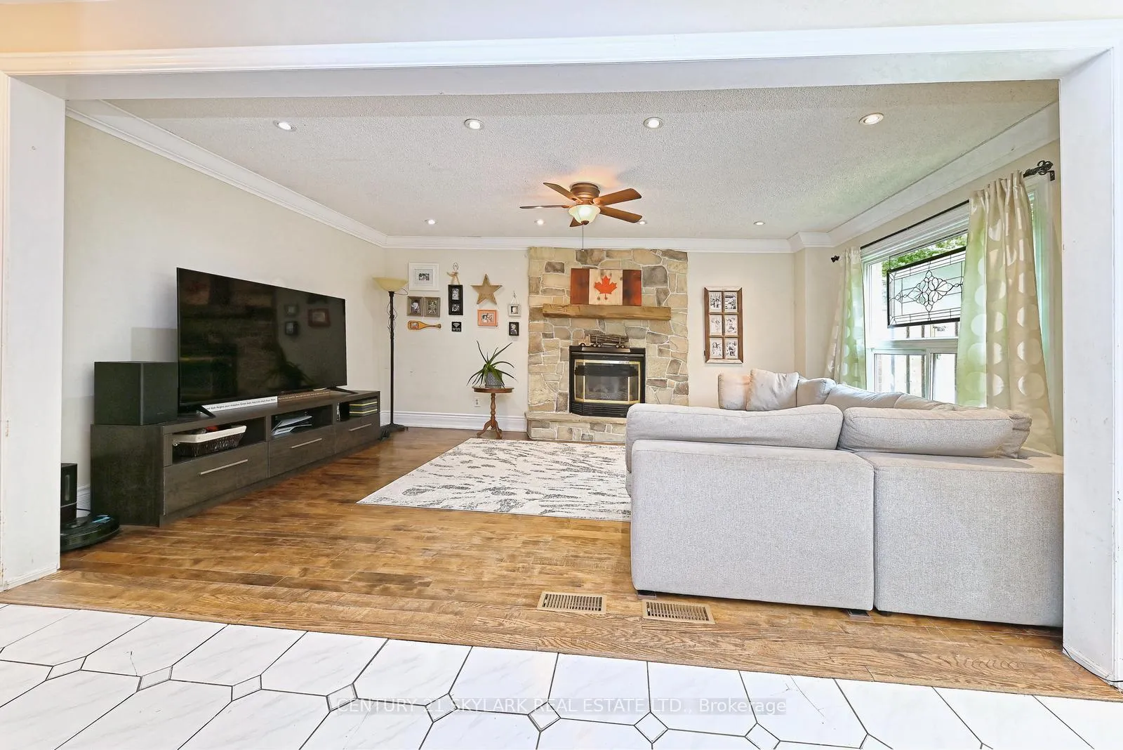 Photo 9 of 33 Hathaway Court, Caledon, Bolton North — HOMEH
