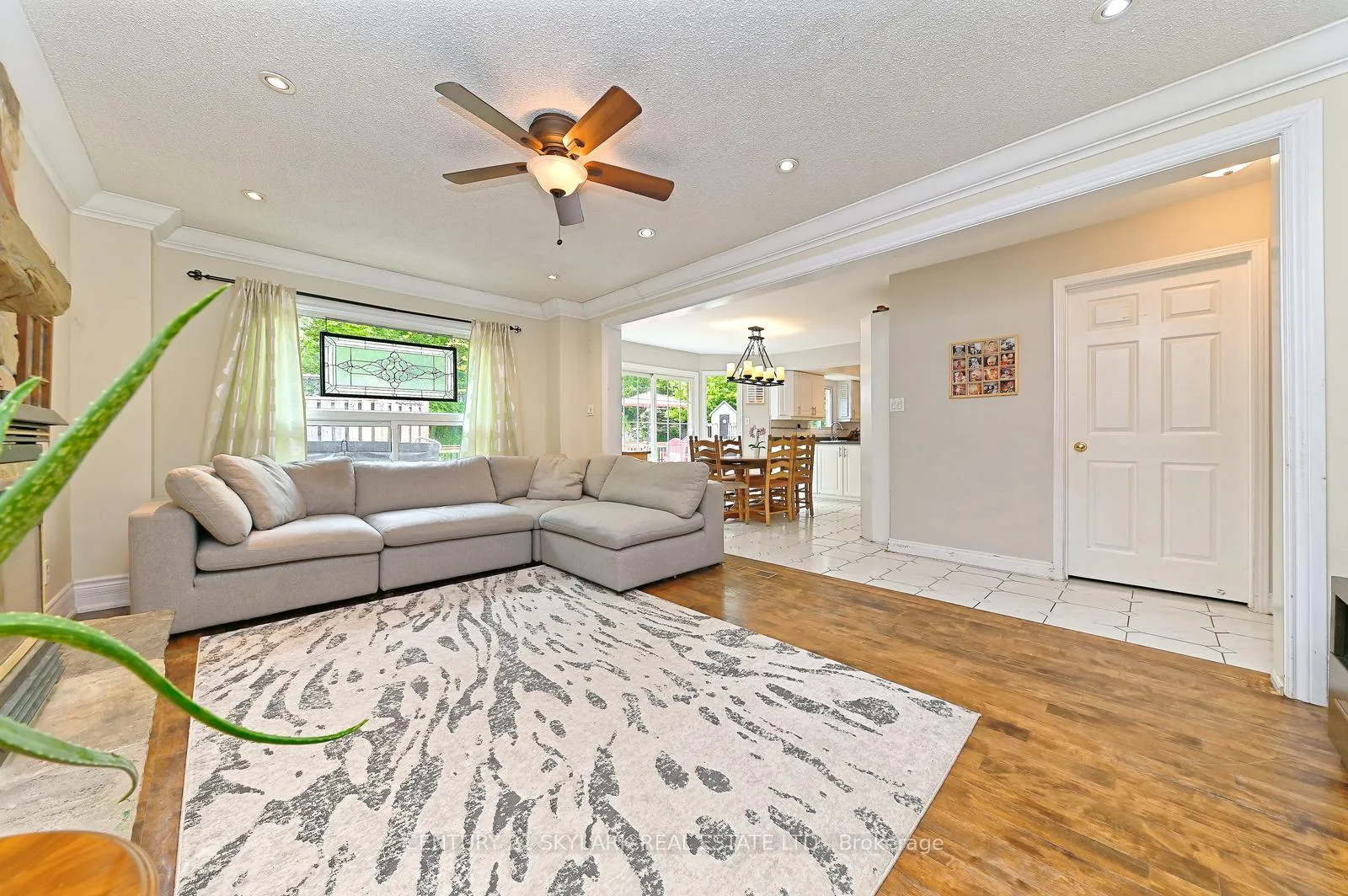 Photo 10 of 33 Hathaway Court, Caledon, Bolton North — HOMEH