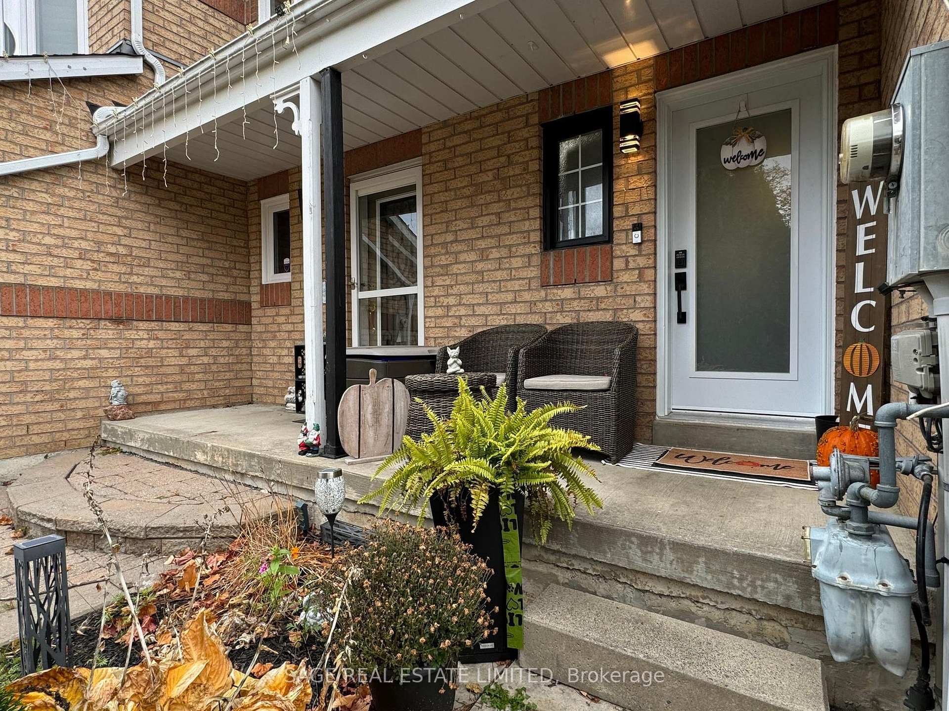 Photo 3 of 33 Mccullock Crescent, Ajax, Northwest Ajax — HOMEH