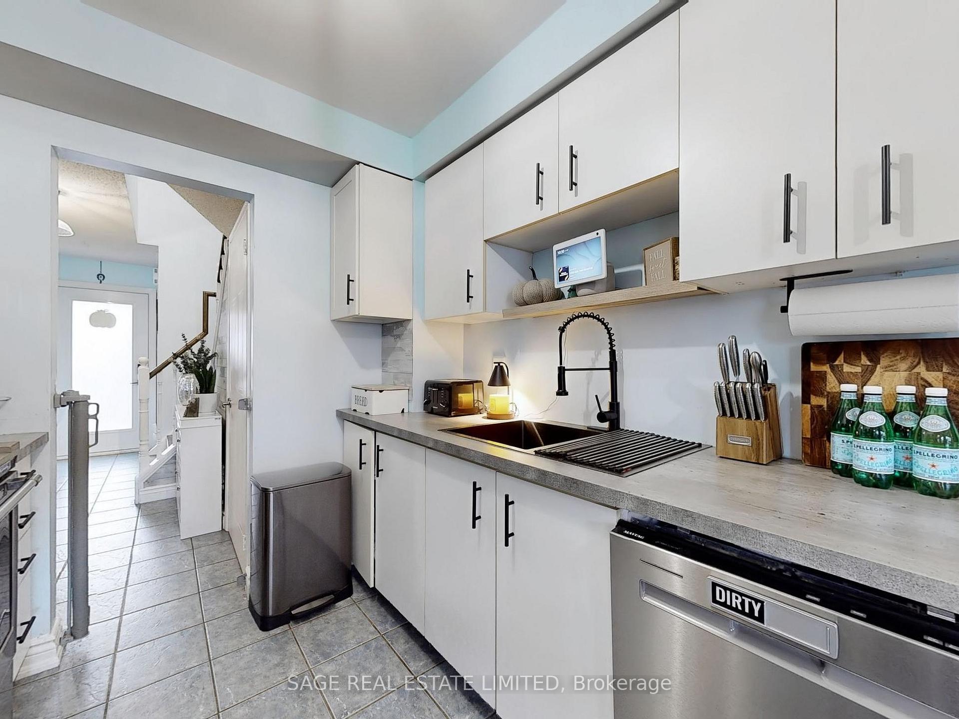 Photo 8 of 33 Mccullock Crescent, Ajax, Northwest Ajax — HOMEH