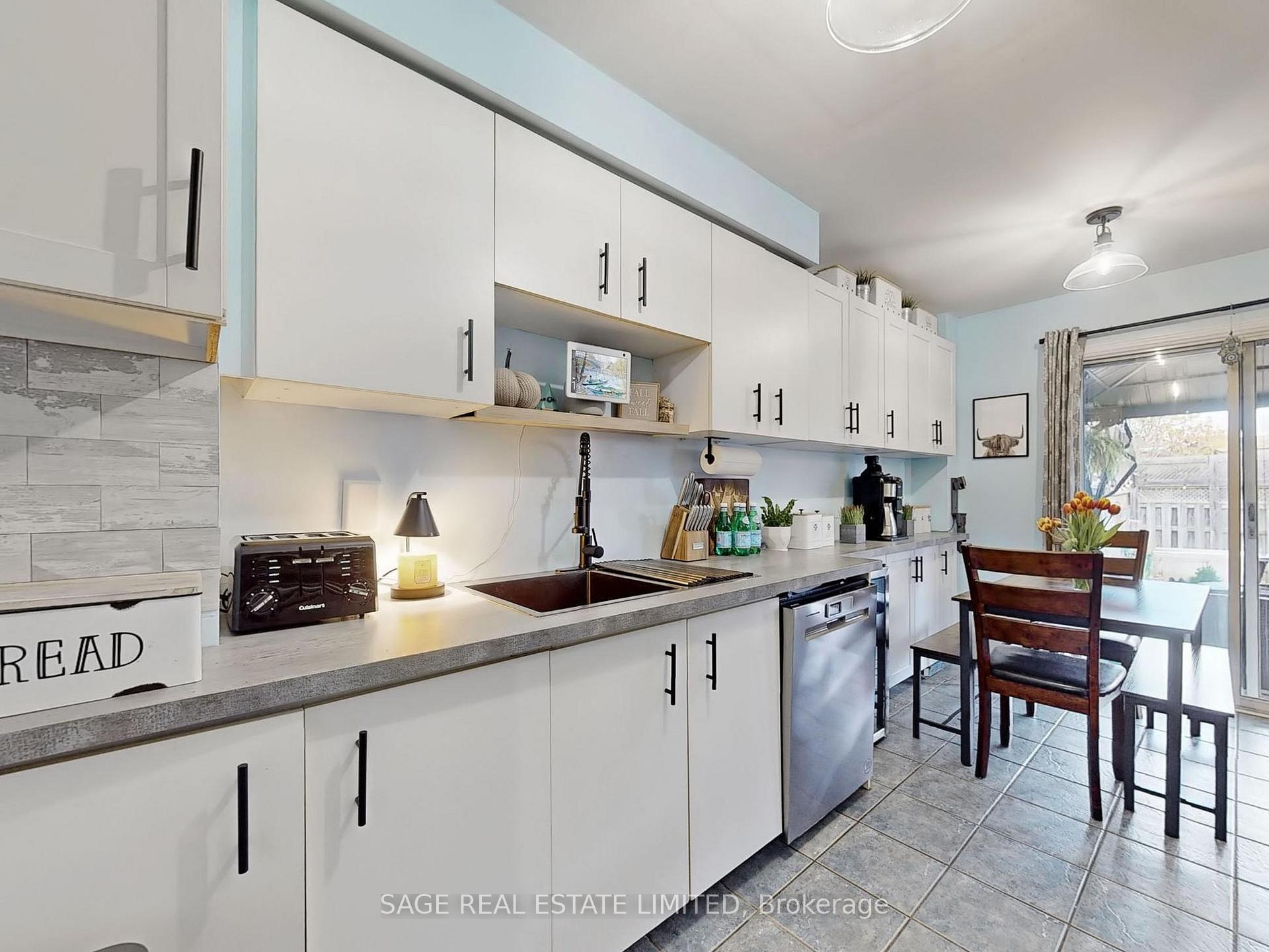 Photo 9 of 33 Mccullock Crescent, Ajax, Northwest Ajax — HOMEH