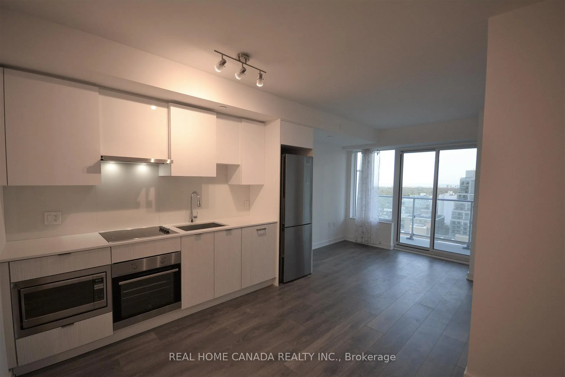Photo 2 of Unit 2105, 195 Redpath Avenue, Toronto, Mount Pleasant West — HOMEH