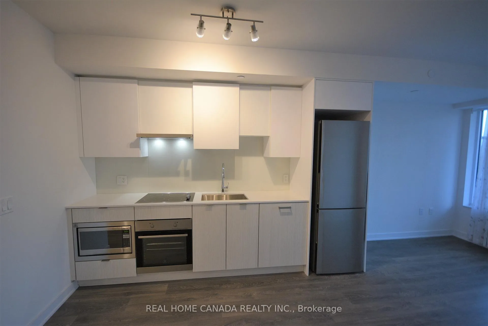 Photo 3 of Unit 2105, 195 Redpath Avenue, Toronto, Mount Pleasant West — HOMEH