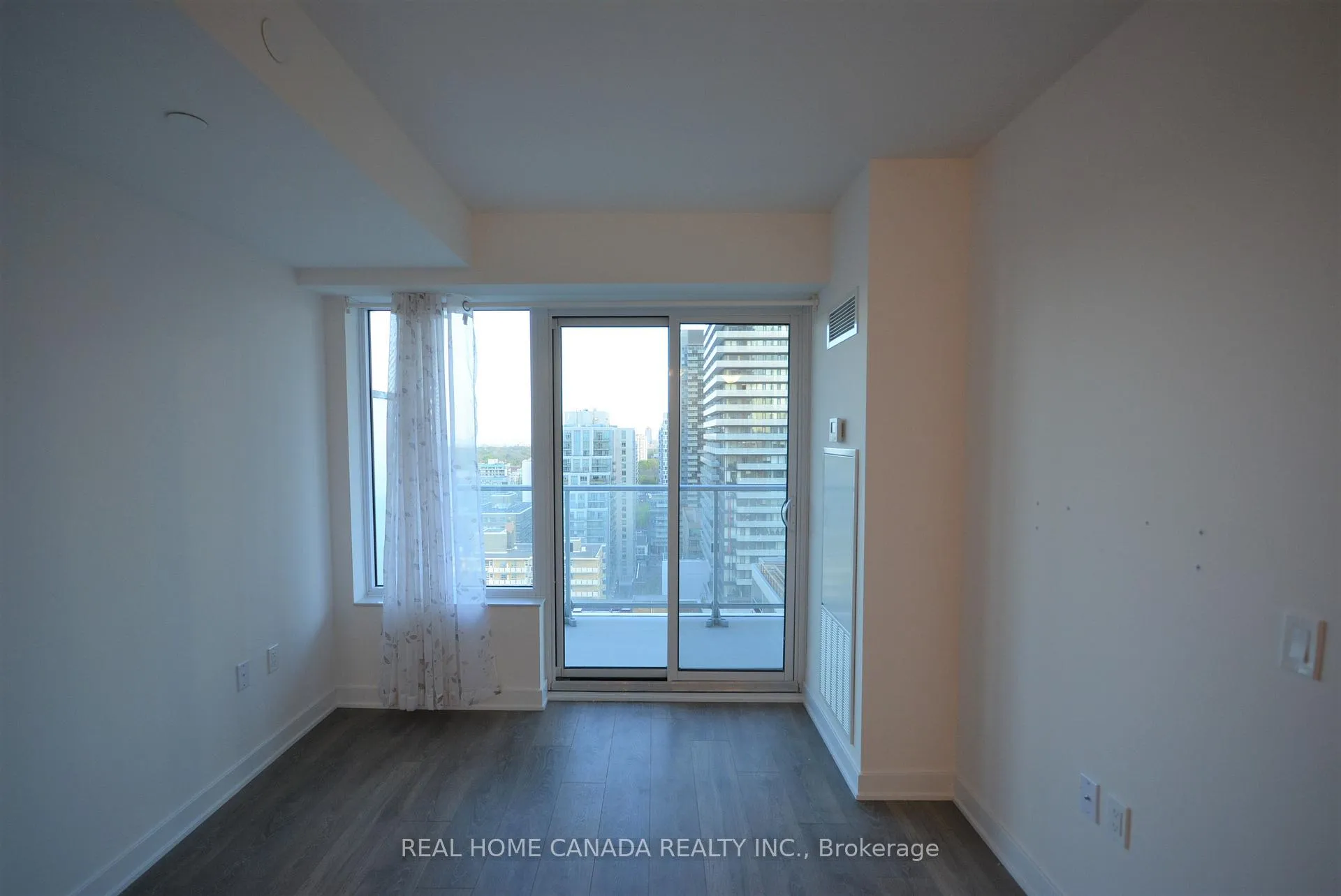 Photo 4 of Unit 2105, 195 Redpath Avenue, Toronto, Mount Pleasant West — HOMEH