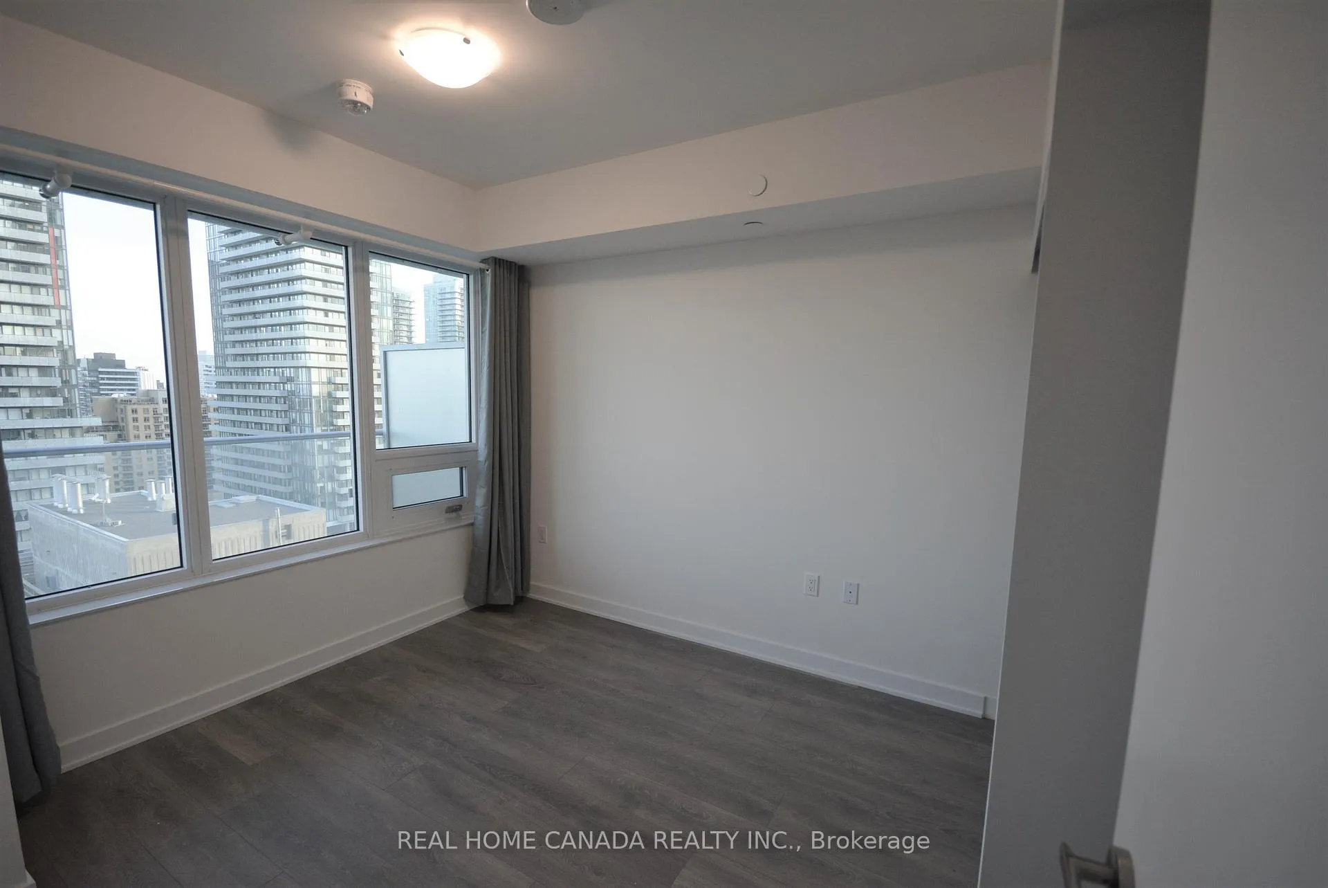 Photo 6 of Unit 2105, 195 Redpath Avenue, Toronto, Mount Pleasant West — HOMEH