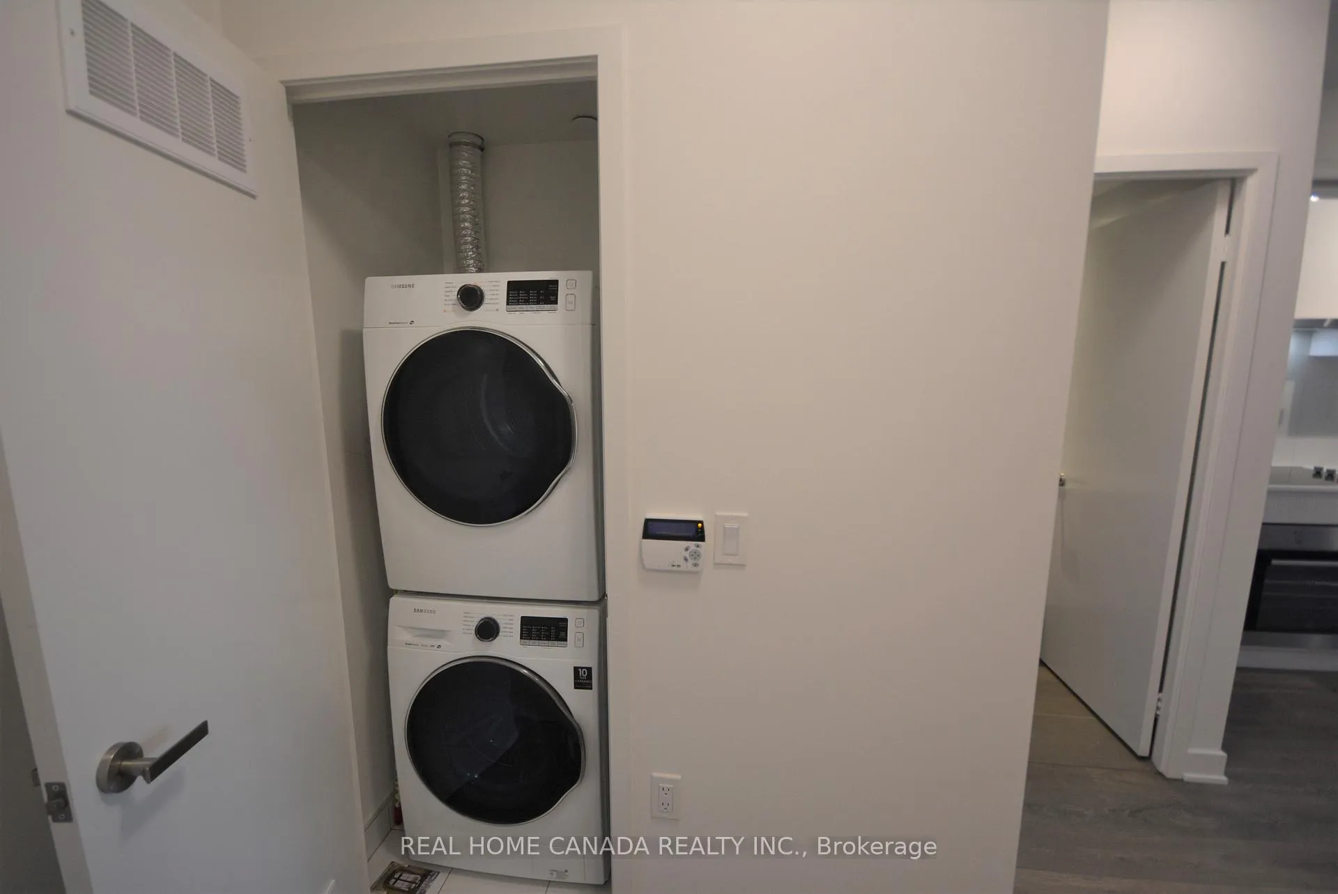 Photo 9 of Unit 2105, 195 Redpath Avenue, Toronto, Mount Pleasant West — HOMEH