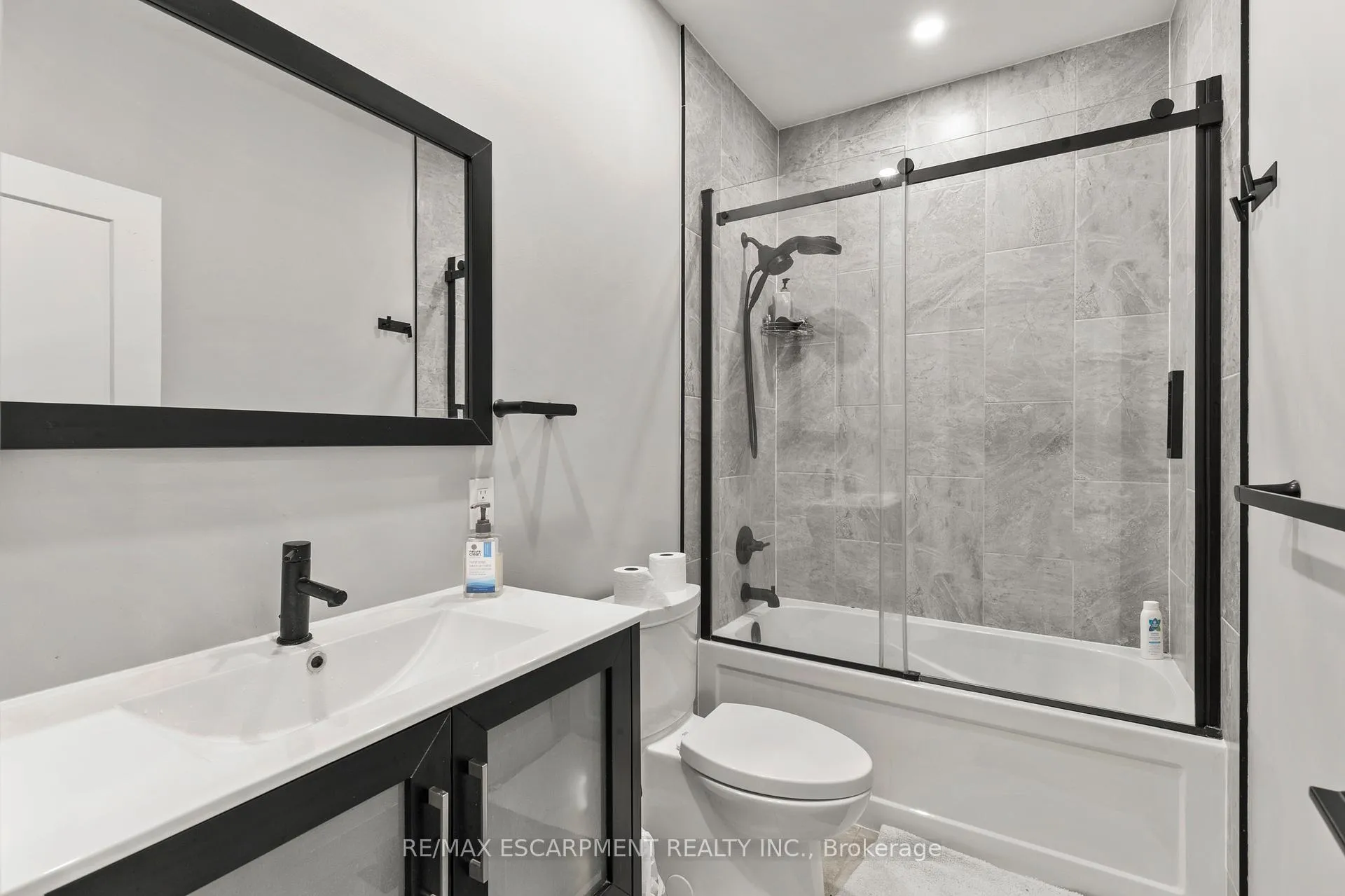 Photo 7 of 87 Owen Place, Hamilton, Greenford — HOMEH