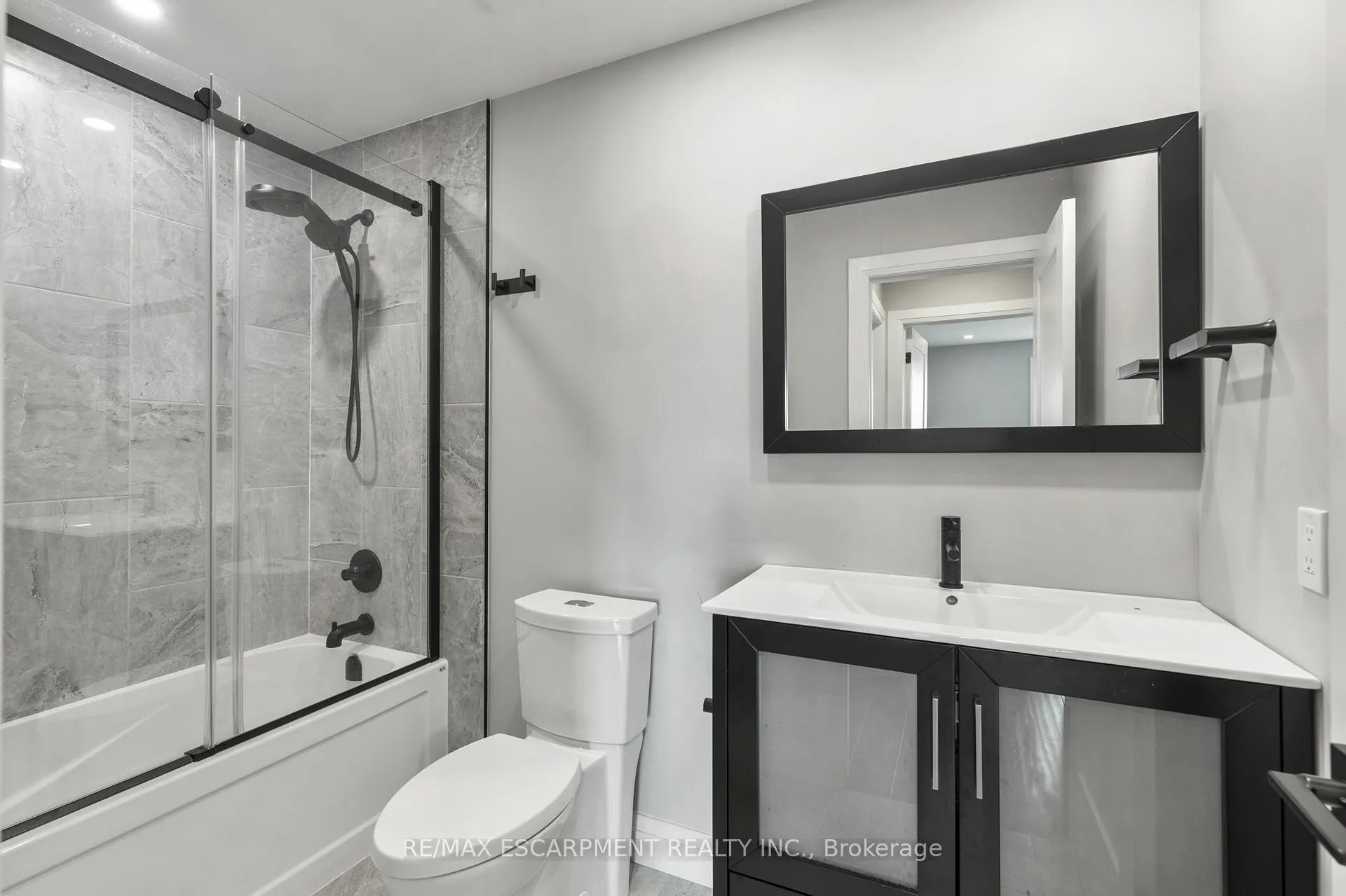 Photo 18 of 87 Owen Place, Hamilton, Greenford — HOMEH