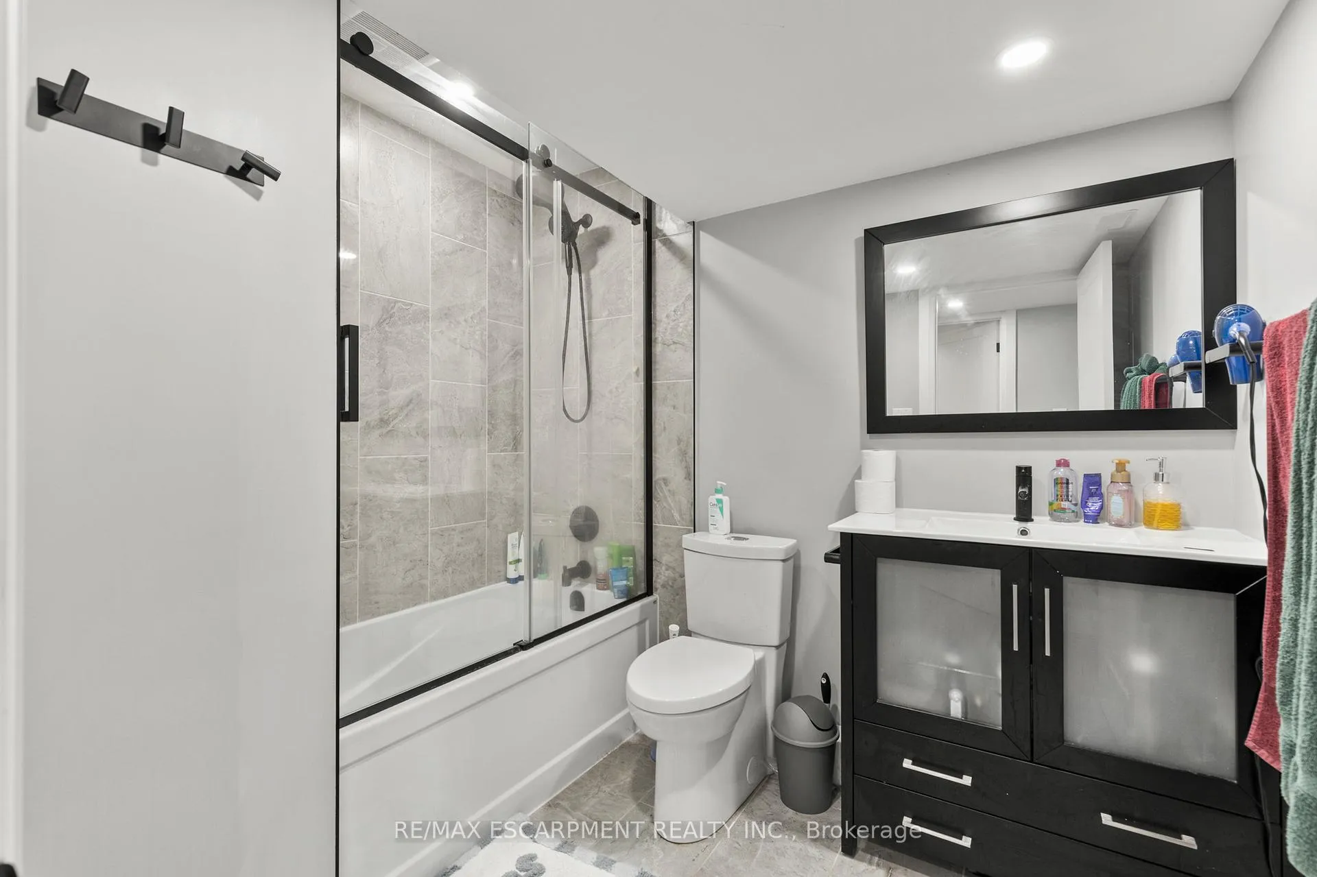 Photo 29 of 87 Owen Place, Hamilton, Greenford — HOMEH