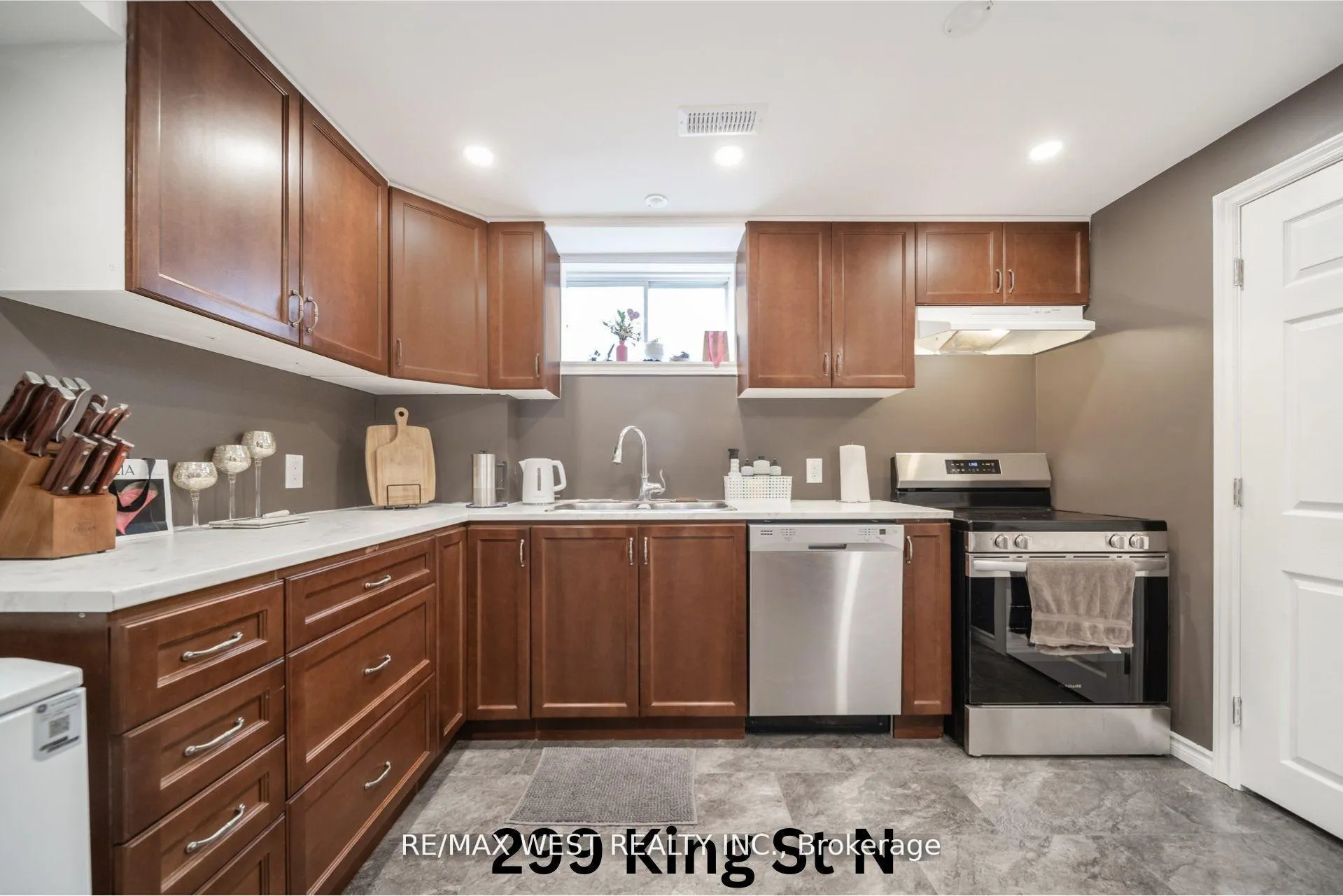 Photo 7 of 299&295 King Street N, New Tecumseth, Alliston — HOMEH