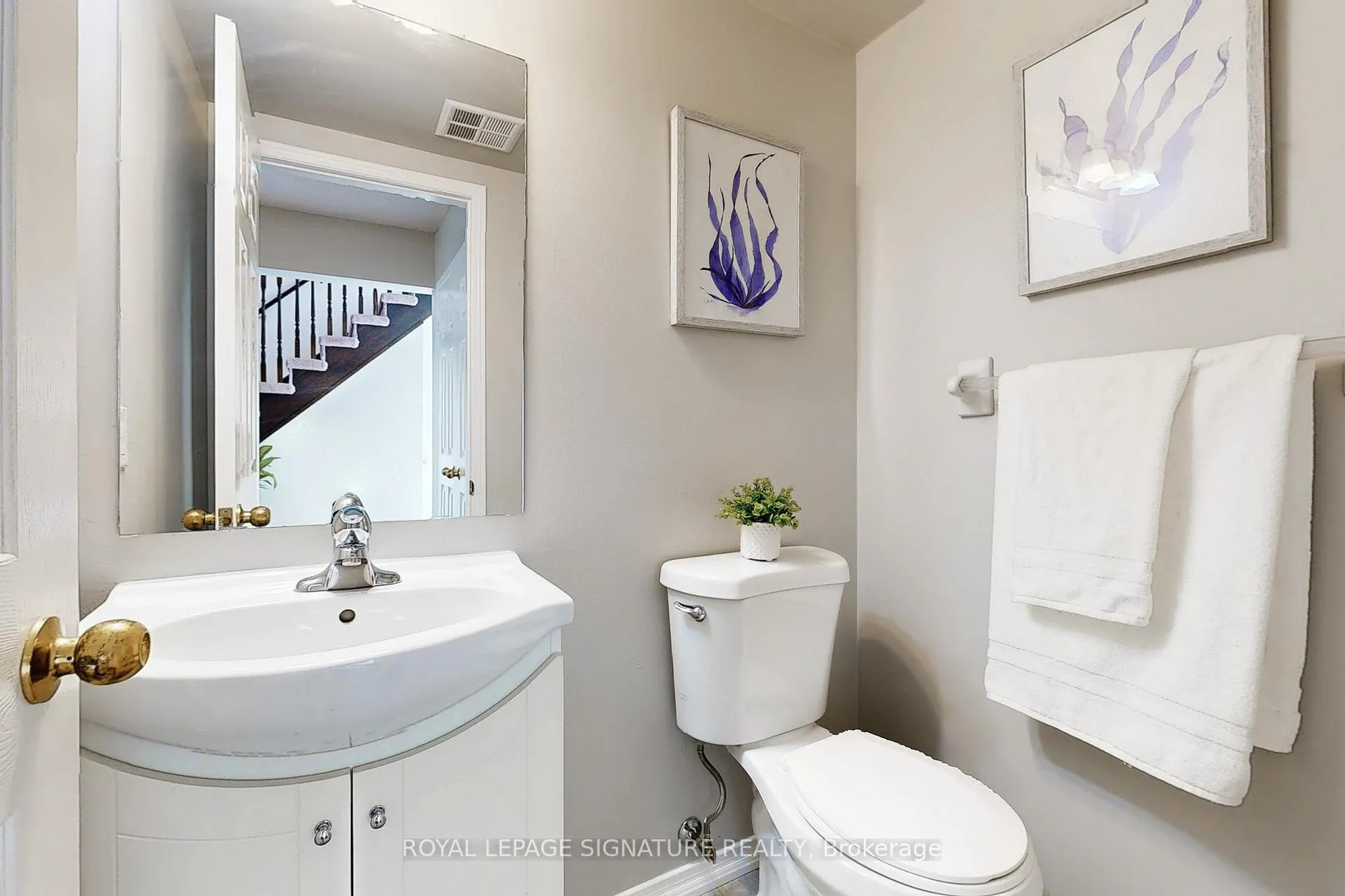 Photo 12 of 263 Pinnacle Trail, Aurora, Bayview Wellington — HOMEH