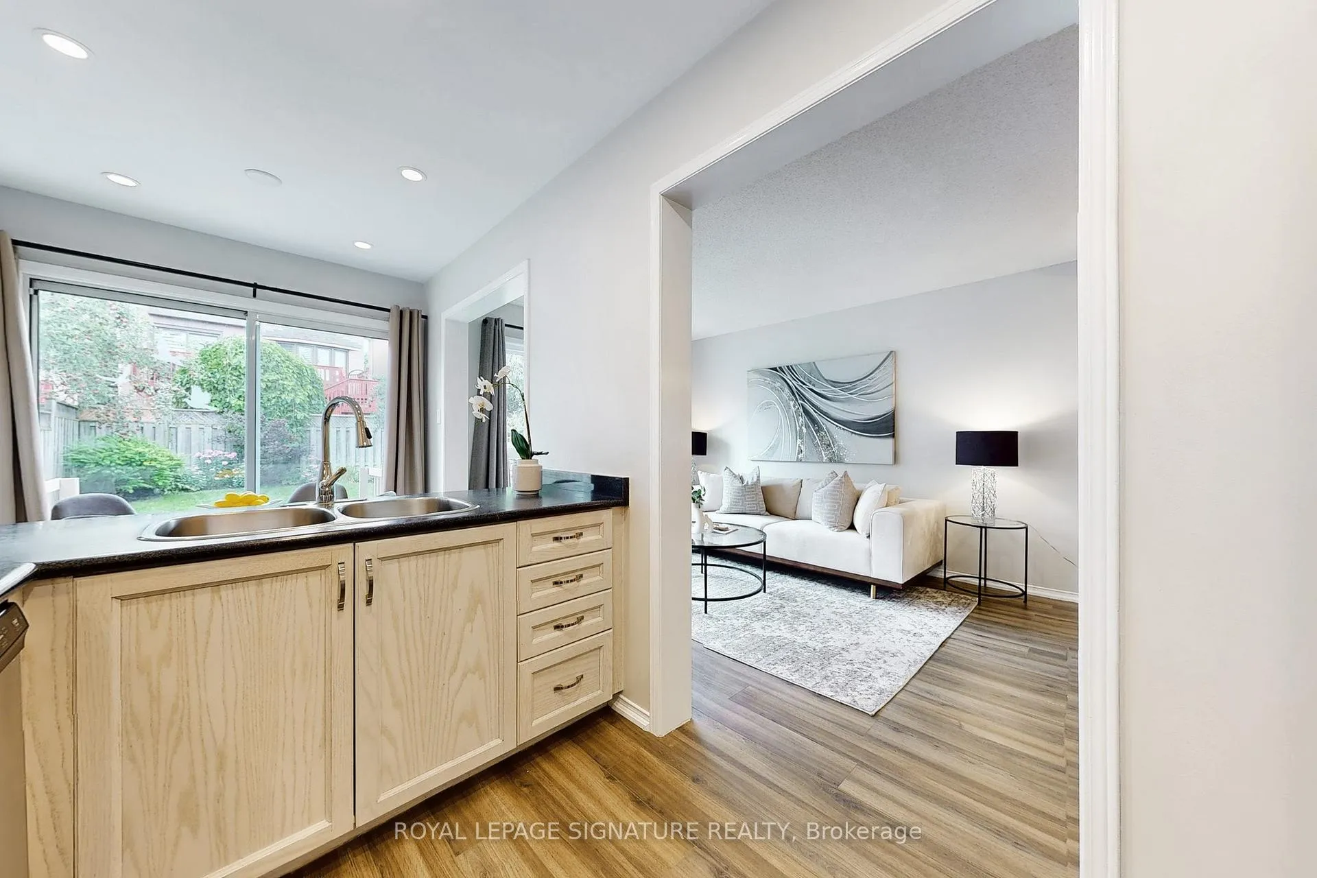 Photo 13 of 263 Pinnacle Trail, Aurora, Bayview Wellington — HOMEH