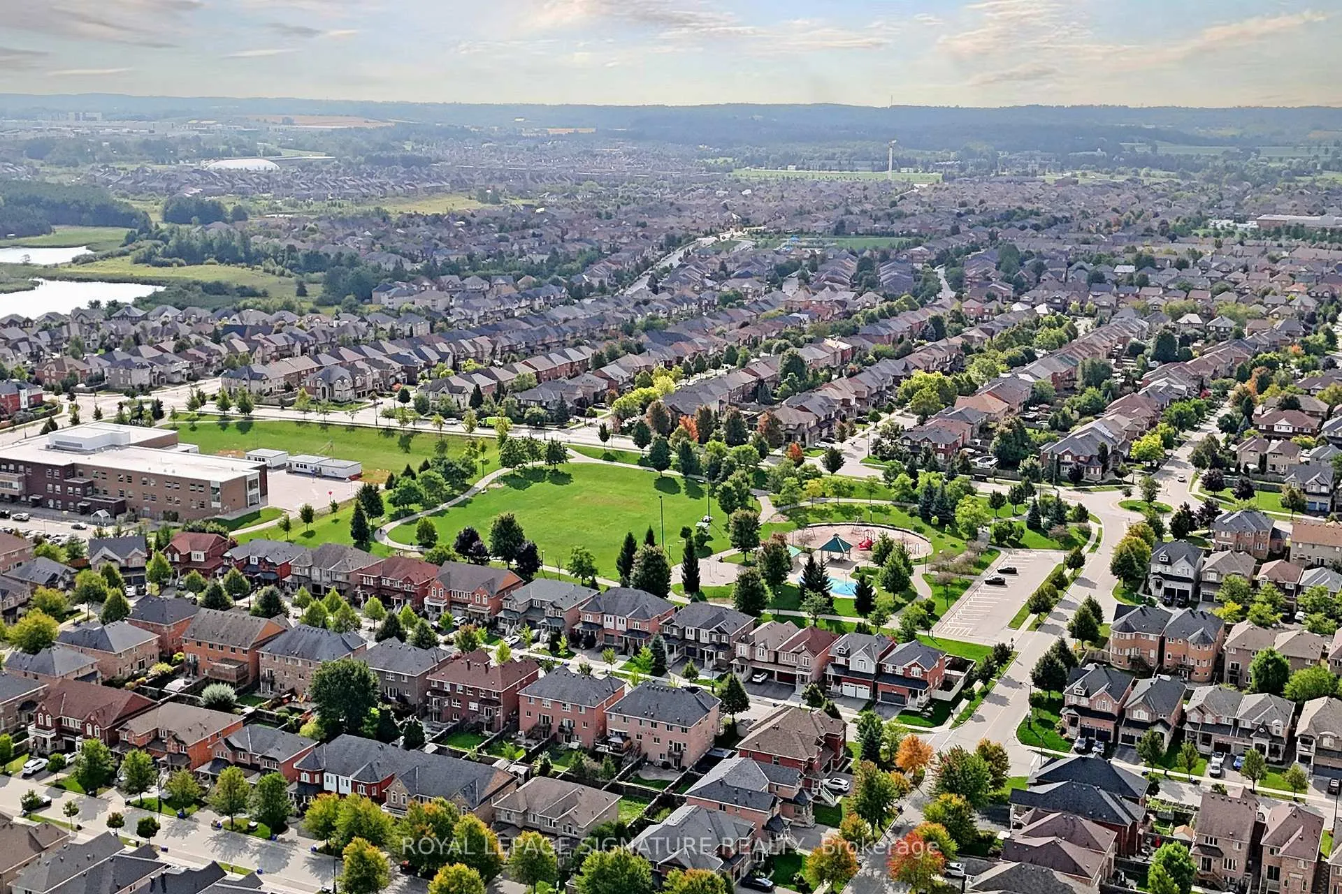 Photo 43 of 263 Pinnacle Trail, Aurora, Bayview Wellington — HOMEH