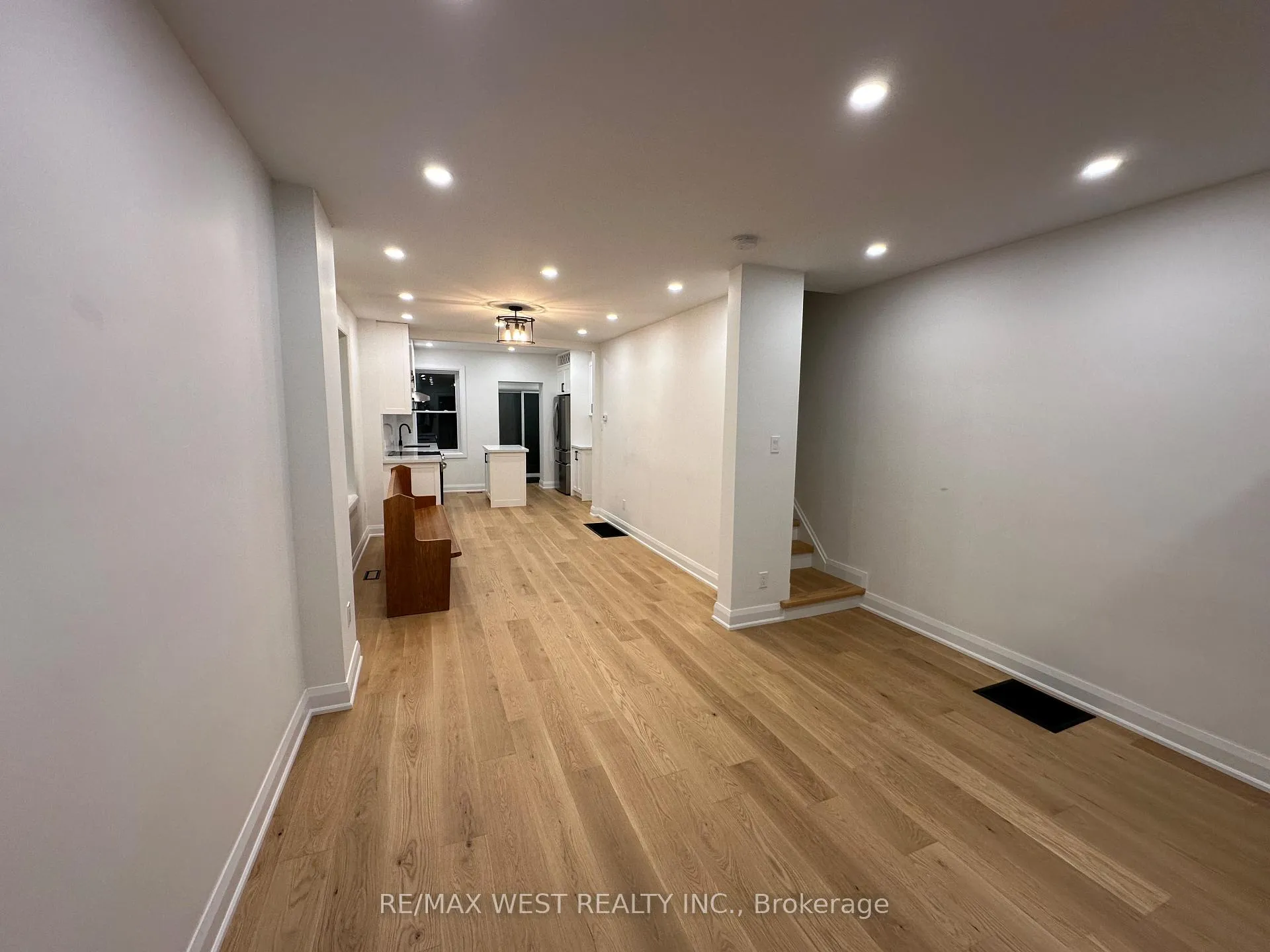 Photo 8 of 81 Kent Road, Toronto, Greenwood-Coxwell — HOMEH