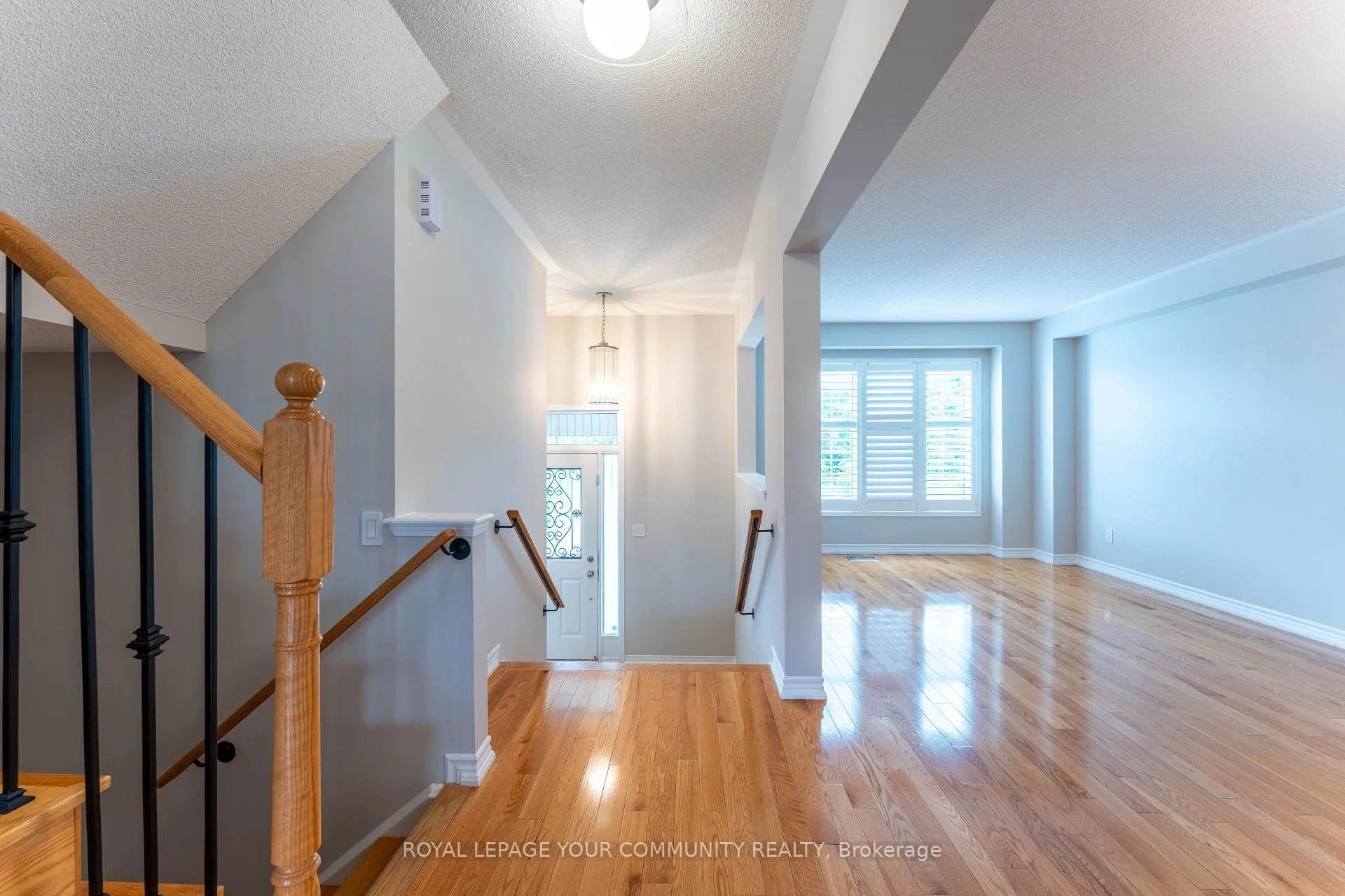 Photo 9 of 6 Bellchase Trail, Brampton, Bram East — HOMEH