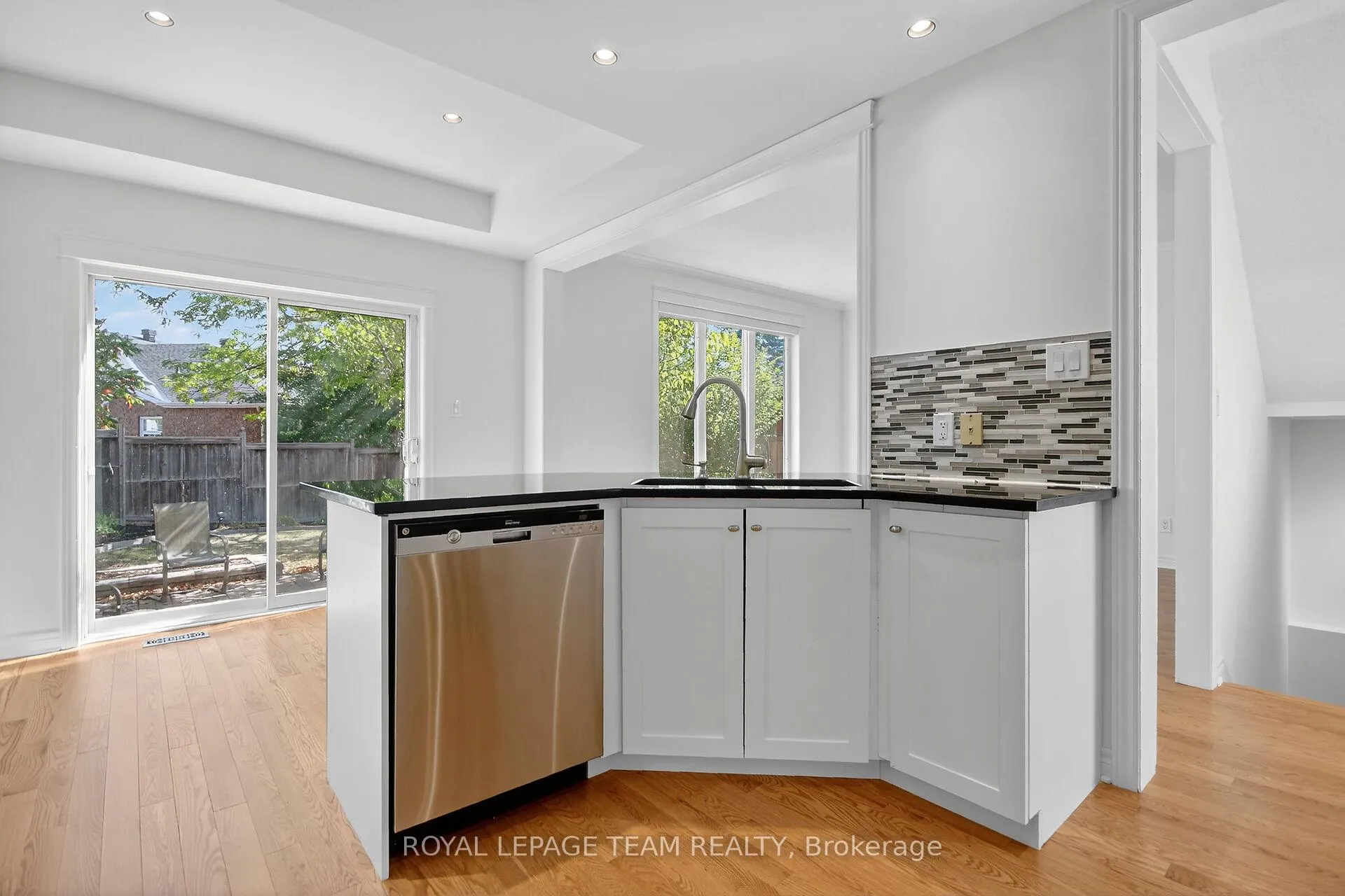 Photo 18 of 6 Stonecroft Terrace, Ottawa, Kanata - Kanata Lakes/Heritage Hills — HOMEH