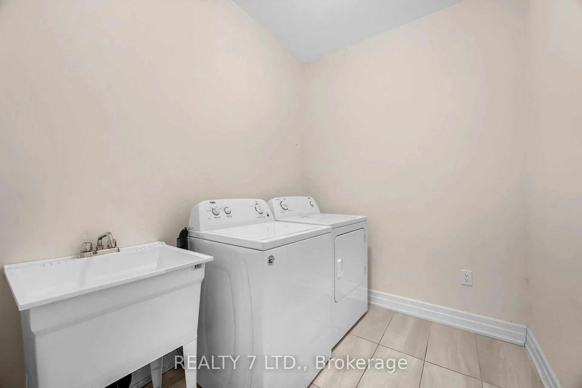 Photo 17 of 4427 Shuttleworth Drive, Niagara Falls, Lyons Creek — HOMEH