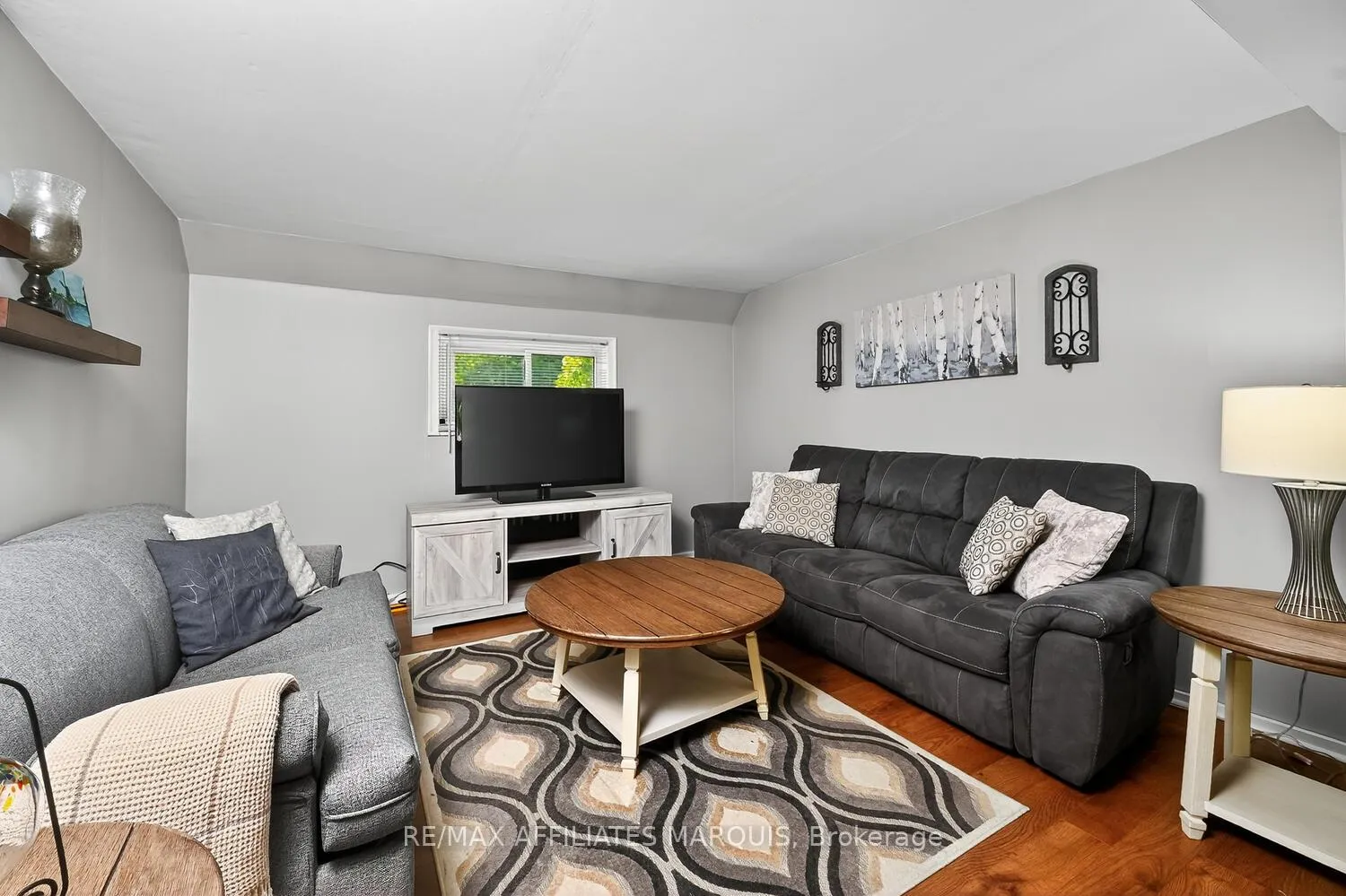 Photo 11 of 40 Oak Street, Smiths Falls — HOMEH