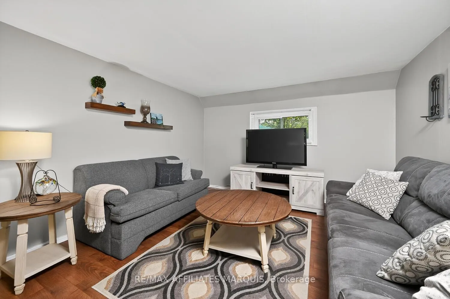 Photo 12 of 40 Oak Street, Smiths Falls — HOMEH