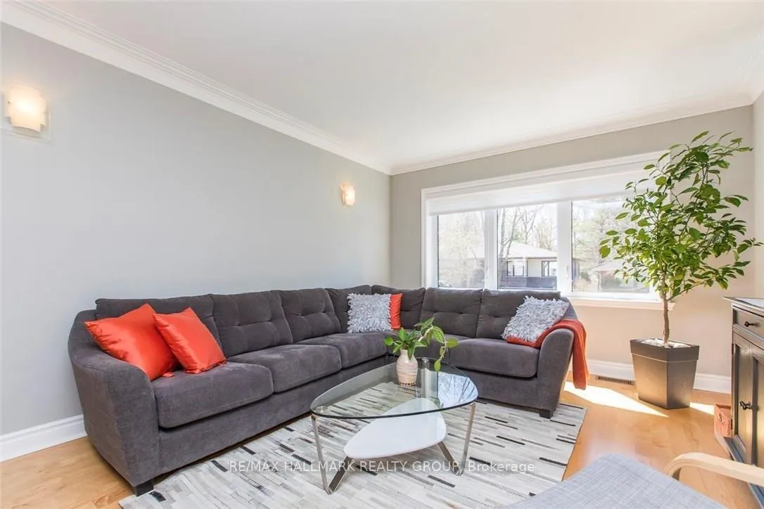 Photo 2 of 315 Summit Avenue, Ottawa, Alta Vista/Faircrest Heights — HOMEH