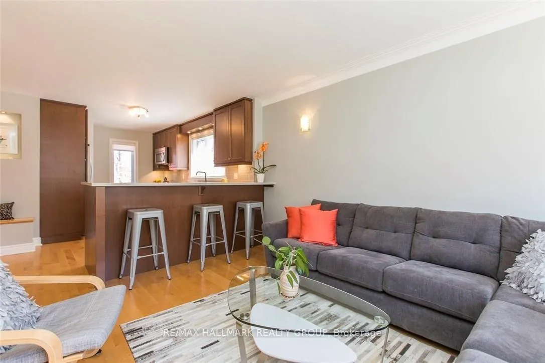 Photo 4 of 315 Summit Avenue, Ottawa, Alta Vista/Faircrest Heights — HOMEH