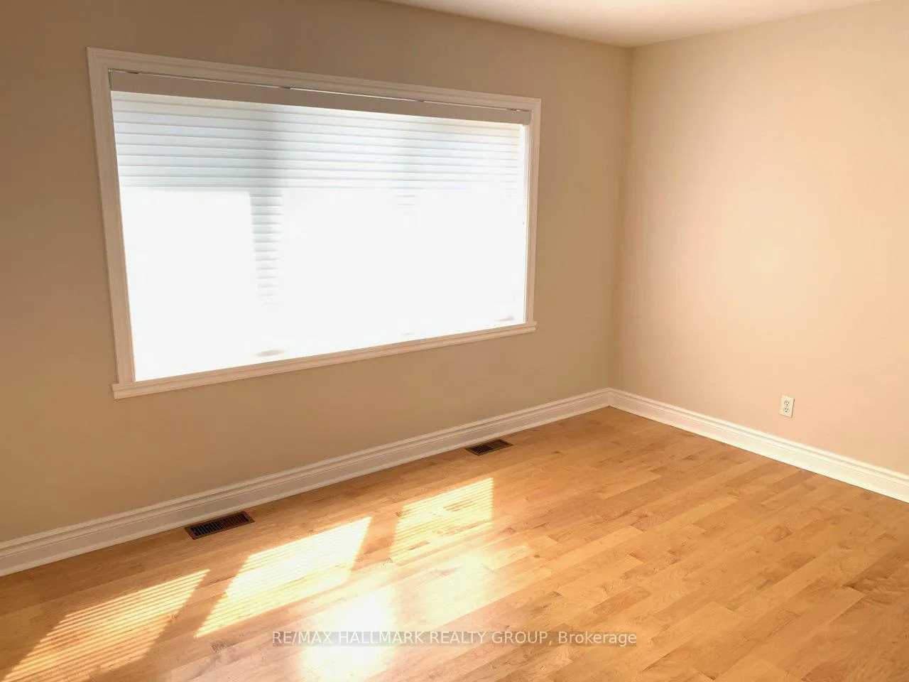 Photo 5 of 315 Summit Avenue, Ottawa, Alta Vista/Faircrest Heights — HOMEH