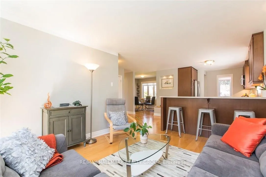 Photo 9 of 315 Summit Avenue, Ottawa, Alta Vista/Faircrest Heights — HOMEH