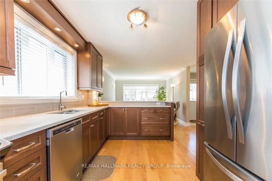 Photo 12 of 315 Summit Avenue, Ottawa, Alta Vista/Faircrest Heights — HOMEH