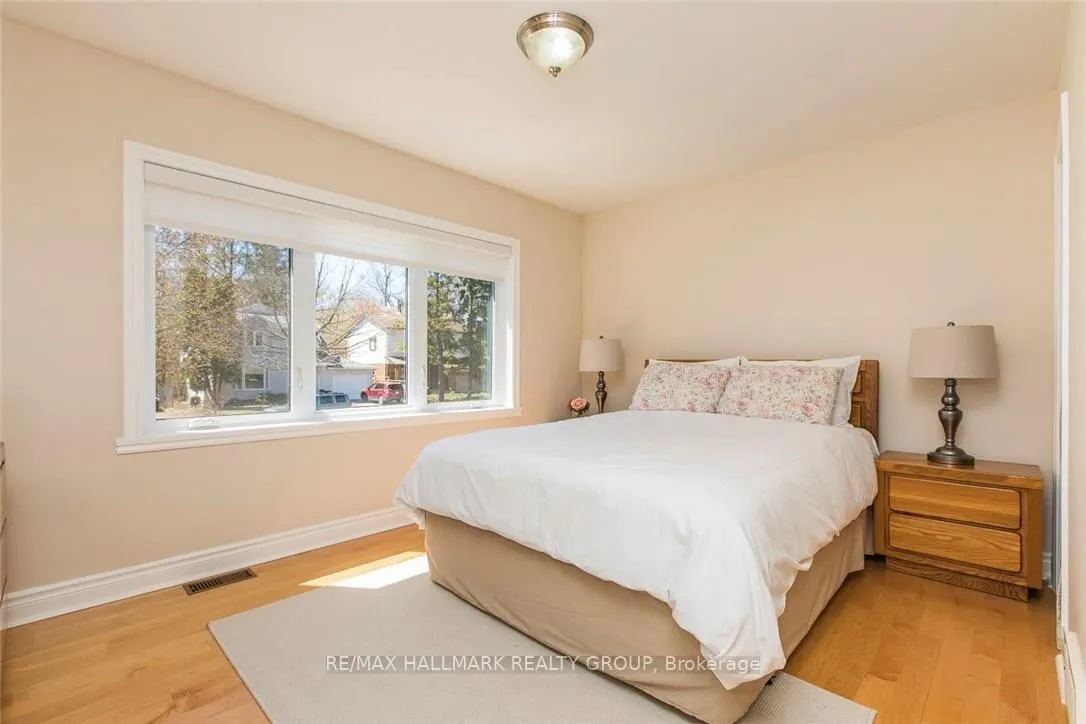 Photo 15 of 315 Summit Avenue, Ottawa, Alta Vista/Faircrest Heights — HOMEH