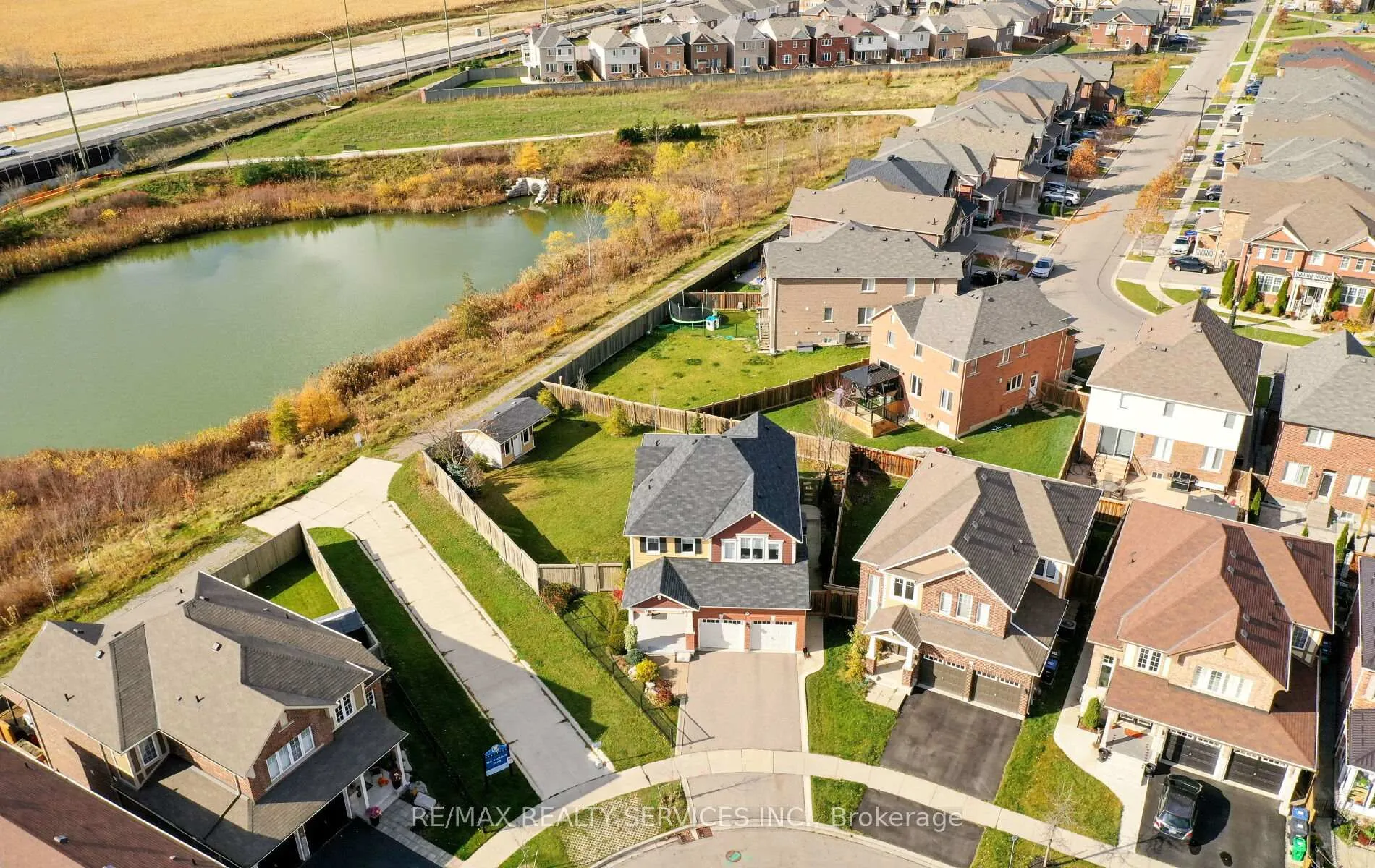 Photo 3 of 182 Tysonville Circle, Brampton, Northwest Brampton — HOMEH