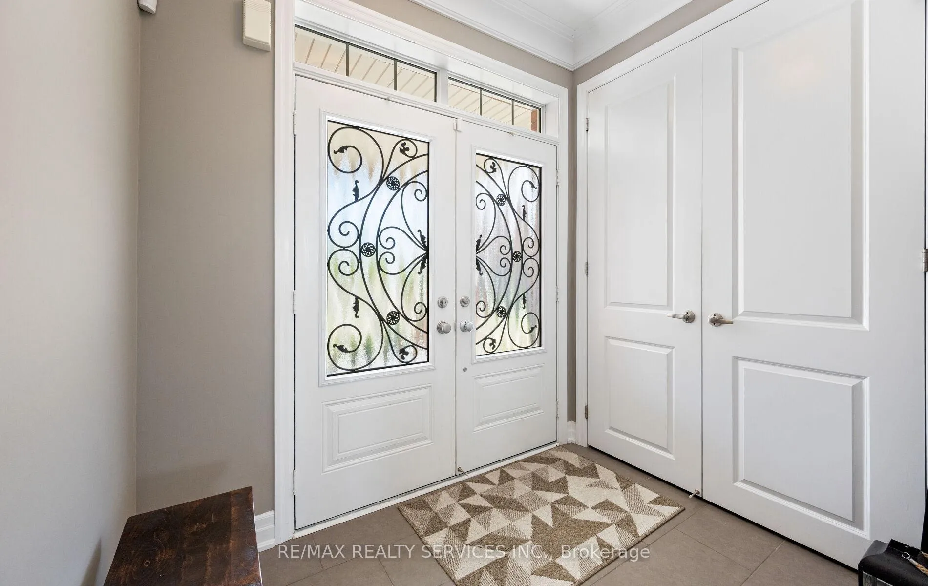 Photo 5 of 182 Tysonville Circle, Brampton, Northwest Brampton — HOMEH