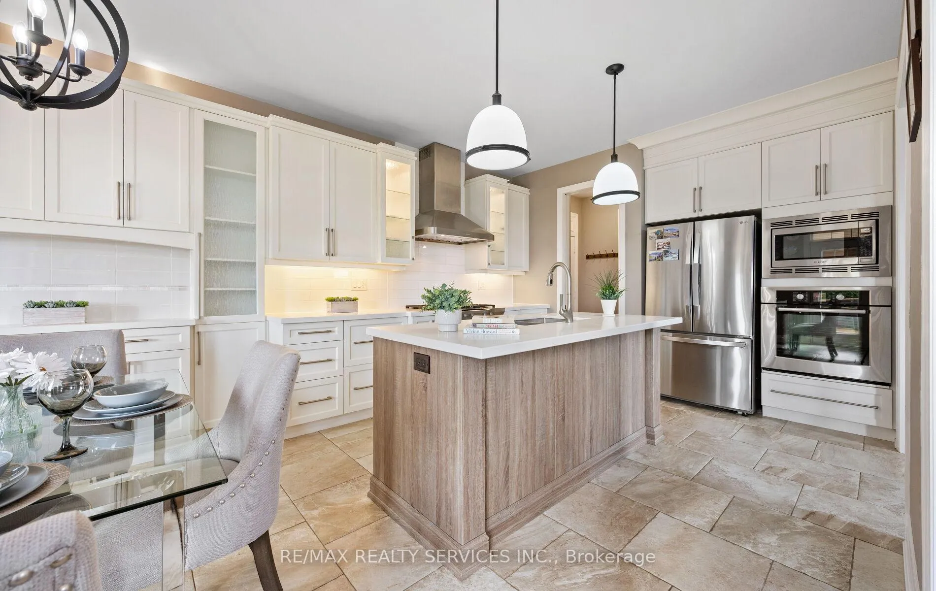 Photo 14 of 182 Tysonville Circle, Brampton, Northwest Brampton — HOMEH