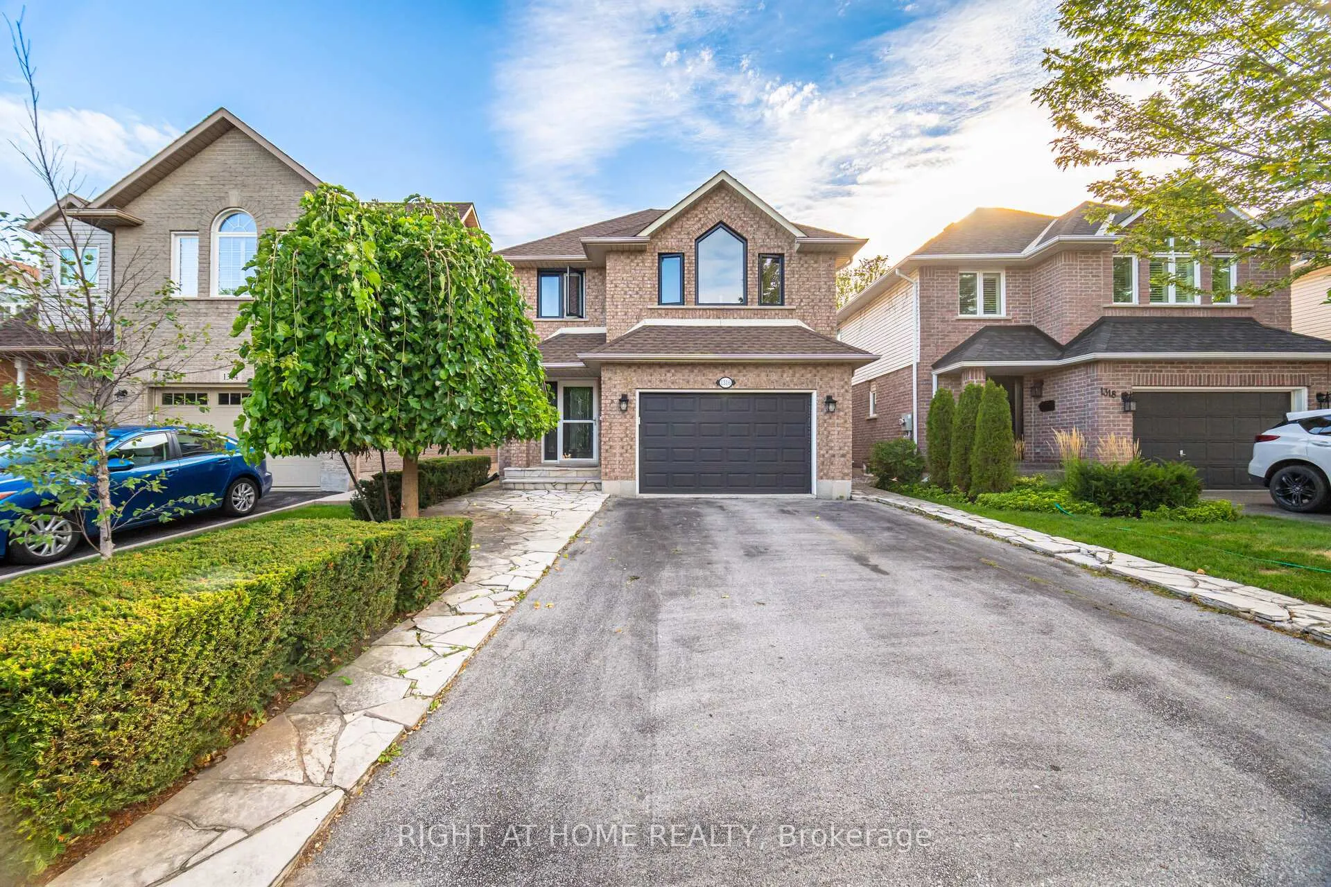 Photo 2 of 1316 Inglehart Drive, Burlington, Tansley — HOMEH