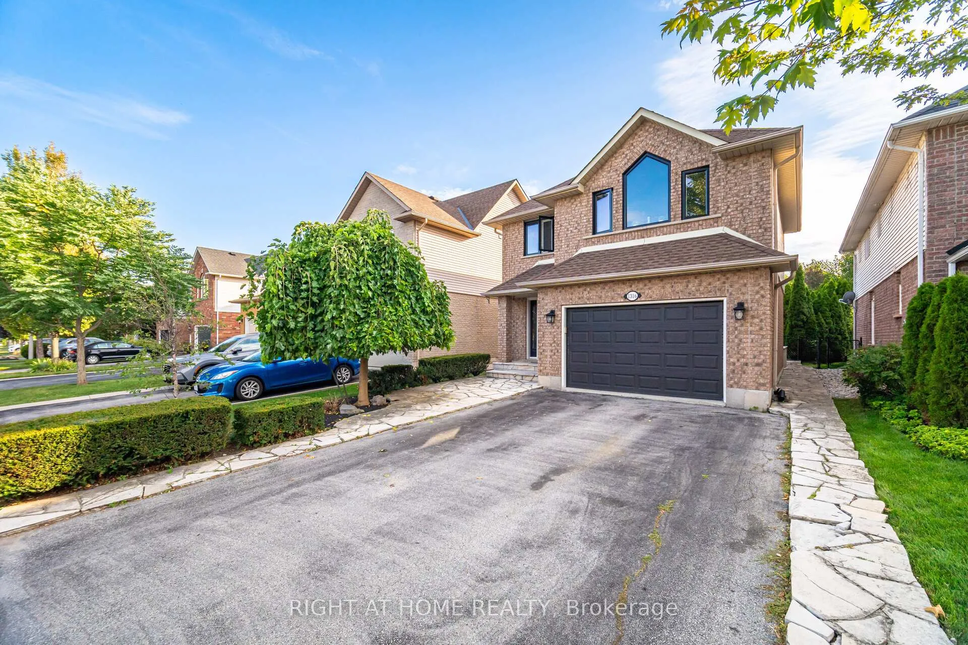 Photo 3 of 1316 Inglehart Drive, Burlington, Tansley — HOMEH