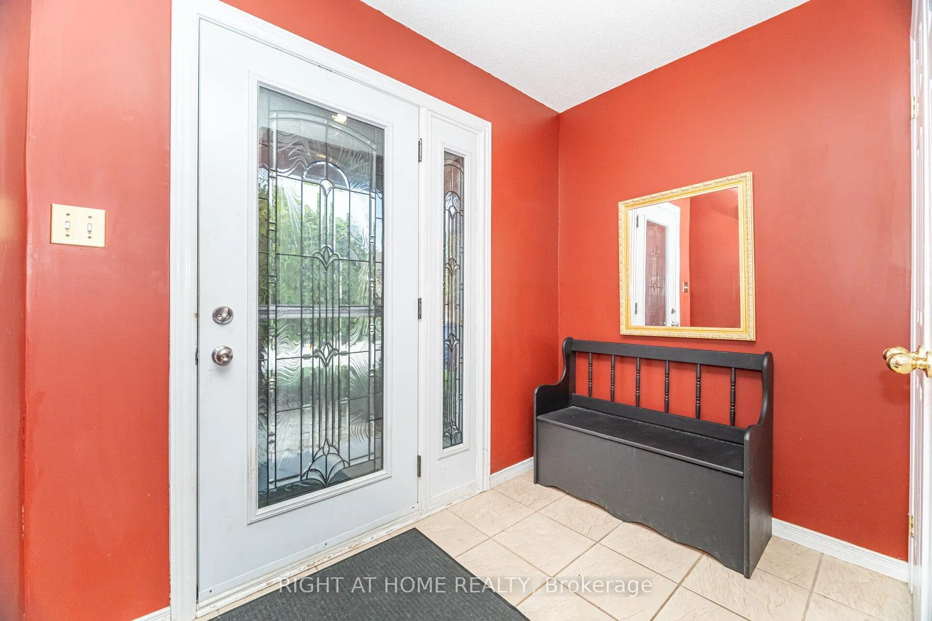 Photo 5 of 1316 Inglehart Drive, Burlington, Tansley — HOMEH