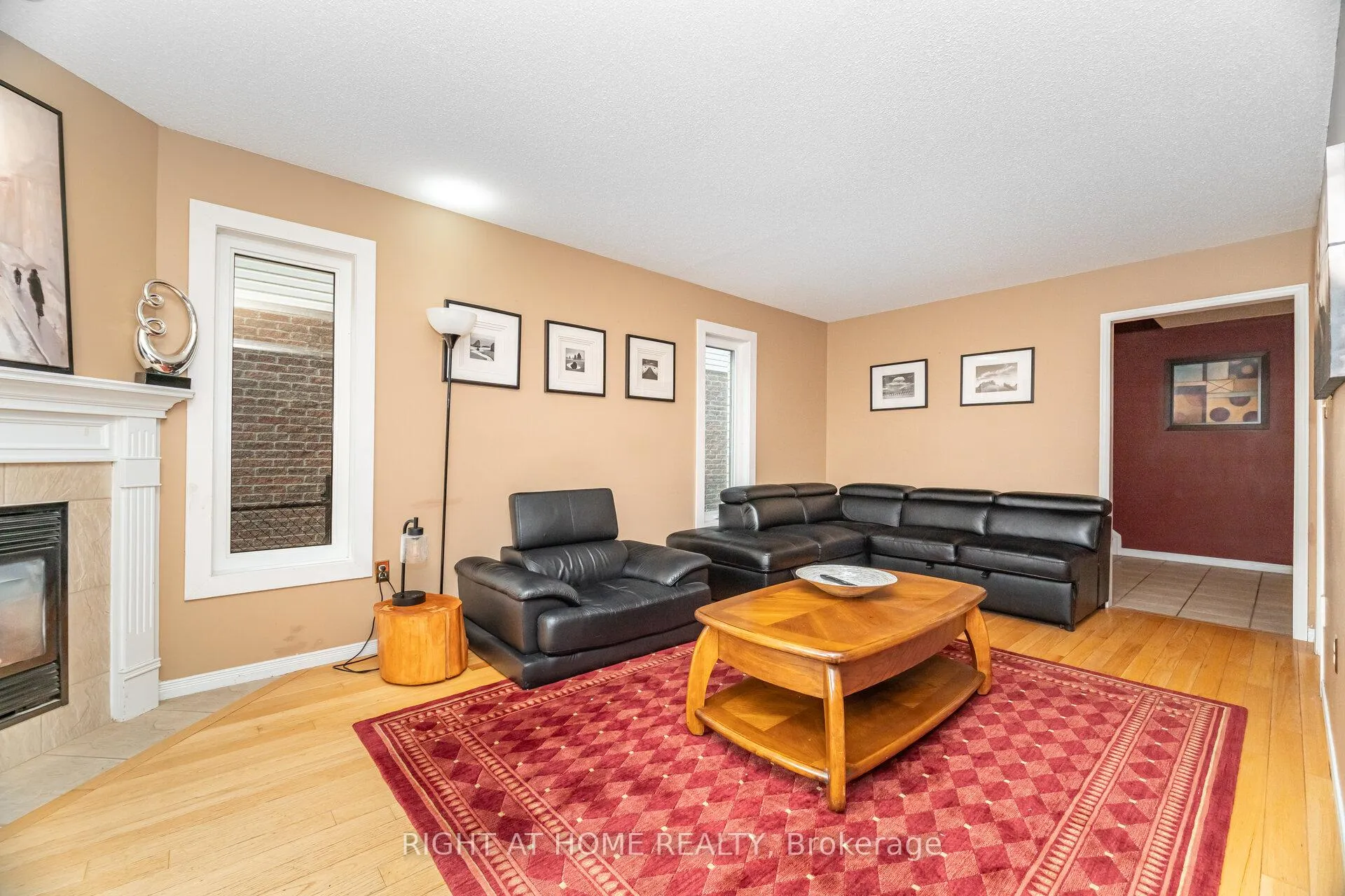 Photo 8 of 1316 Inglehart Drive, Burlington, Tansley — HOMEH