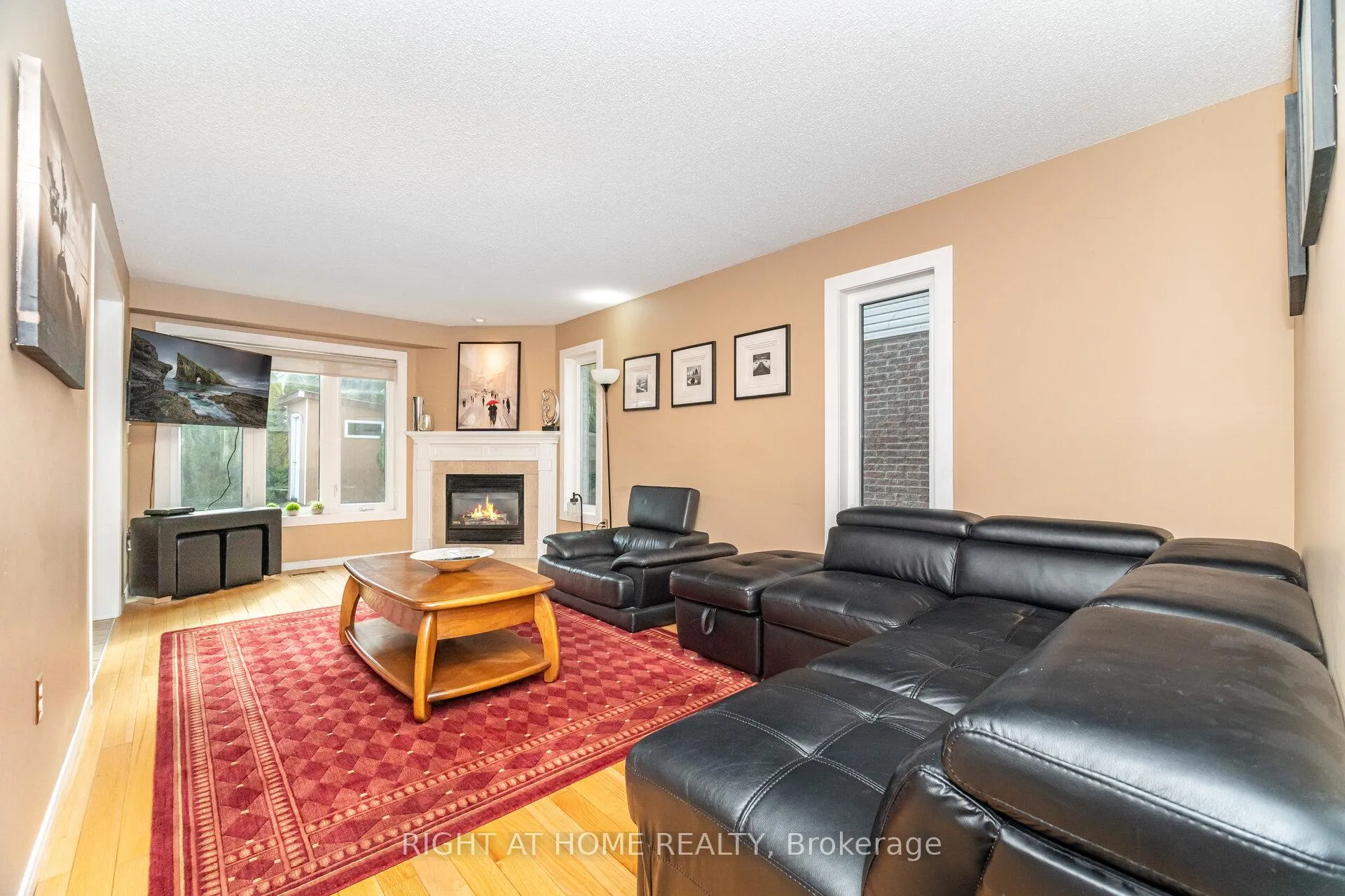 Photo 9 of 1316 Inglehart Drive, Burlington, Tansley — HOMEH