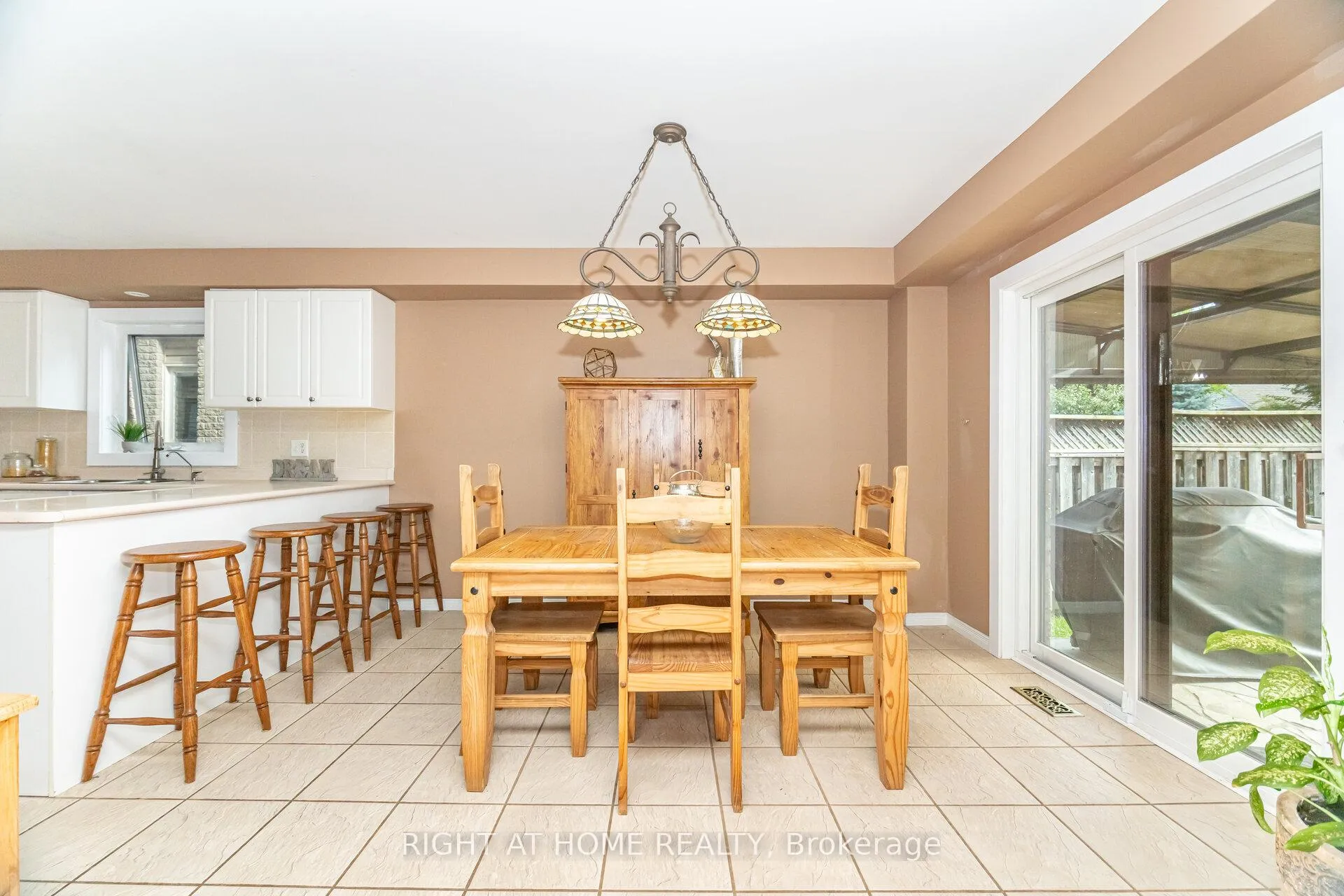 Photo 14 of 1316 Inglehart Drive, Burlington, Tansley — HOMEH