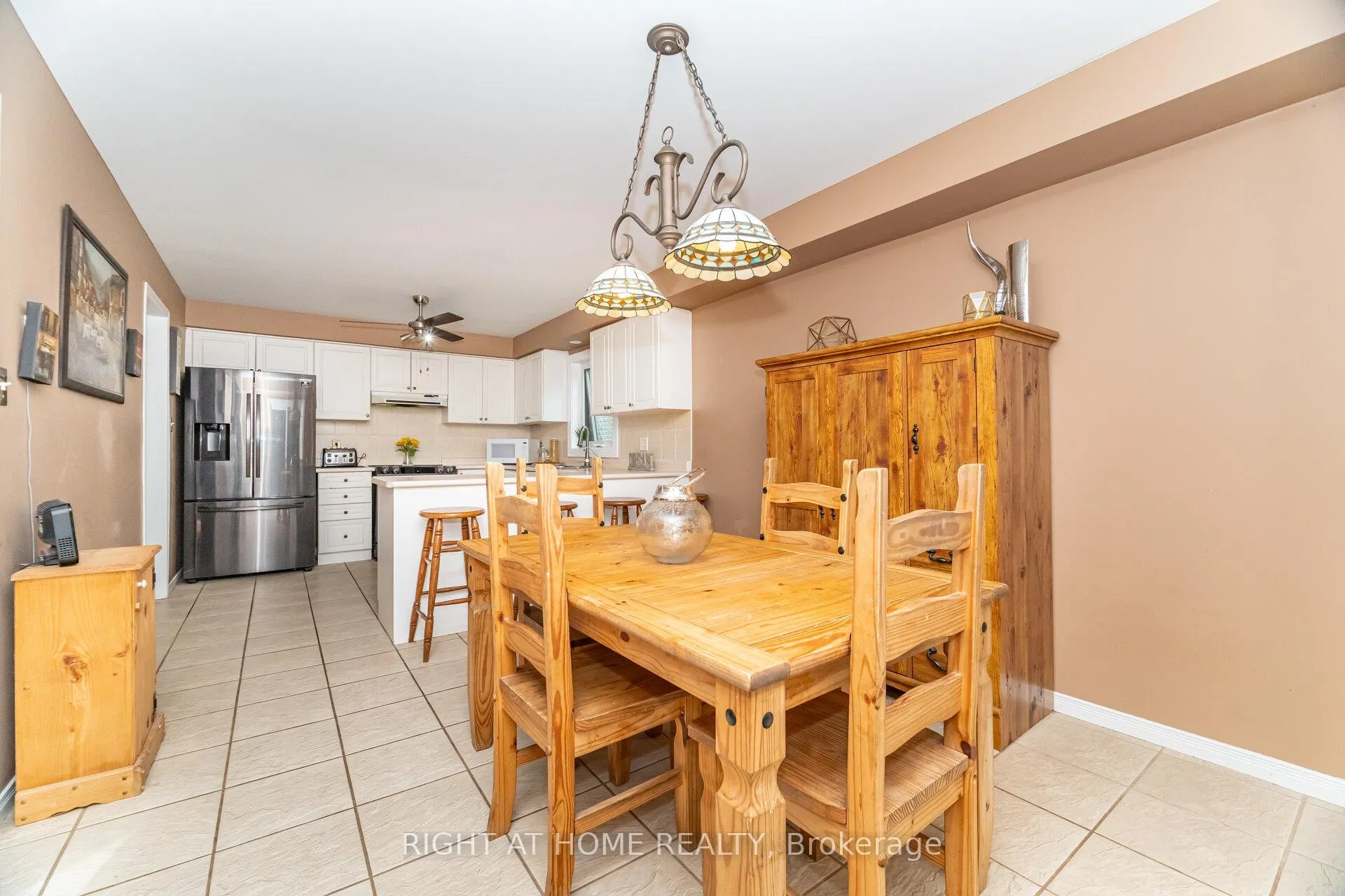 Photo 15 of 1316 Inglehart Drive, Burlington, Tansley — HOMEH