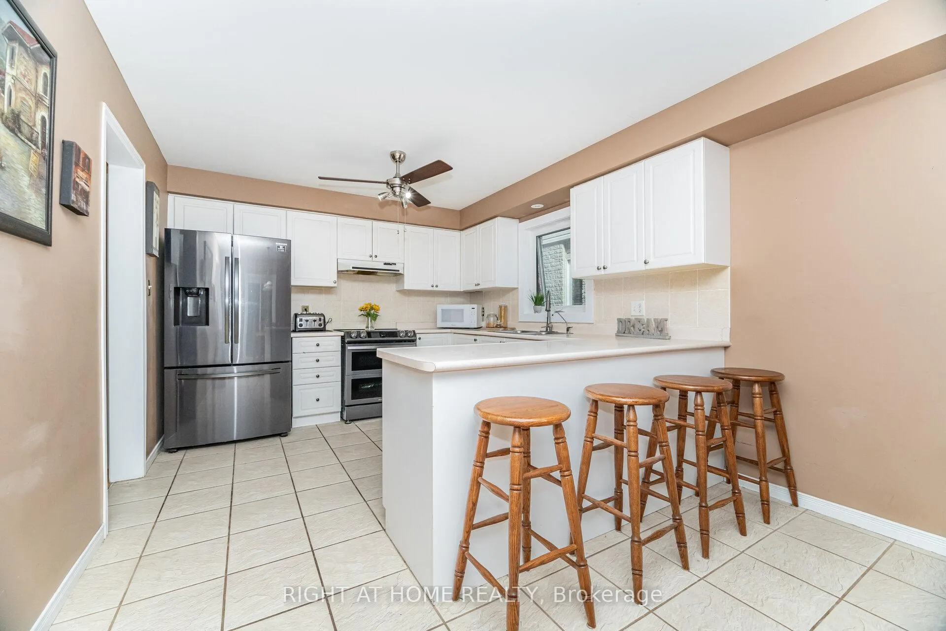 Photo 17 of 1316 Inglehart Drive, Burlington, Tansley — HOMEH