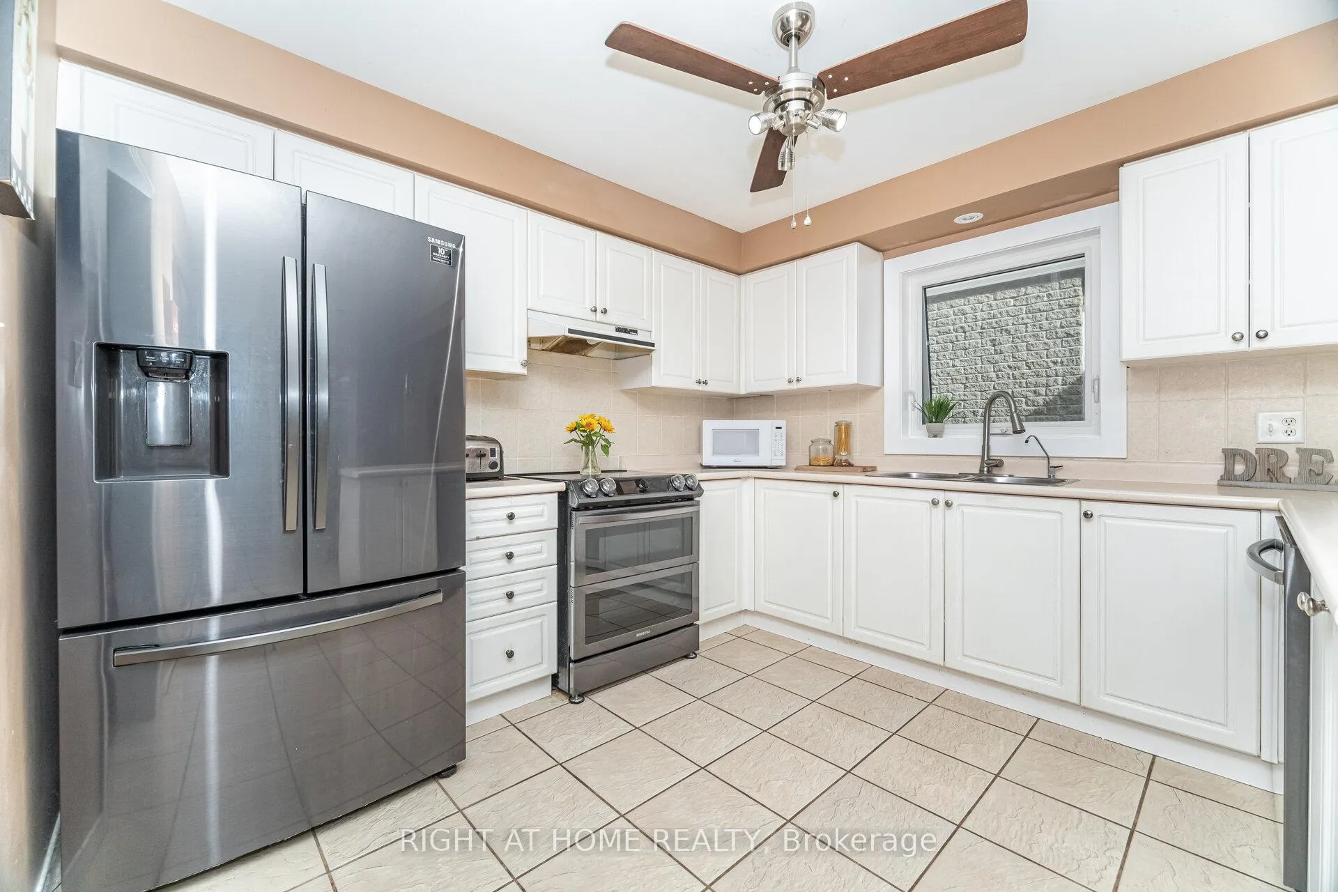 Photo 18 of 1316 Inglehart Drive, Burlington, Tansley — HOMEH