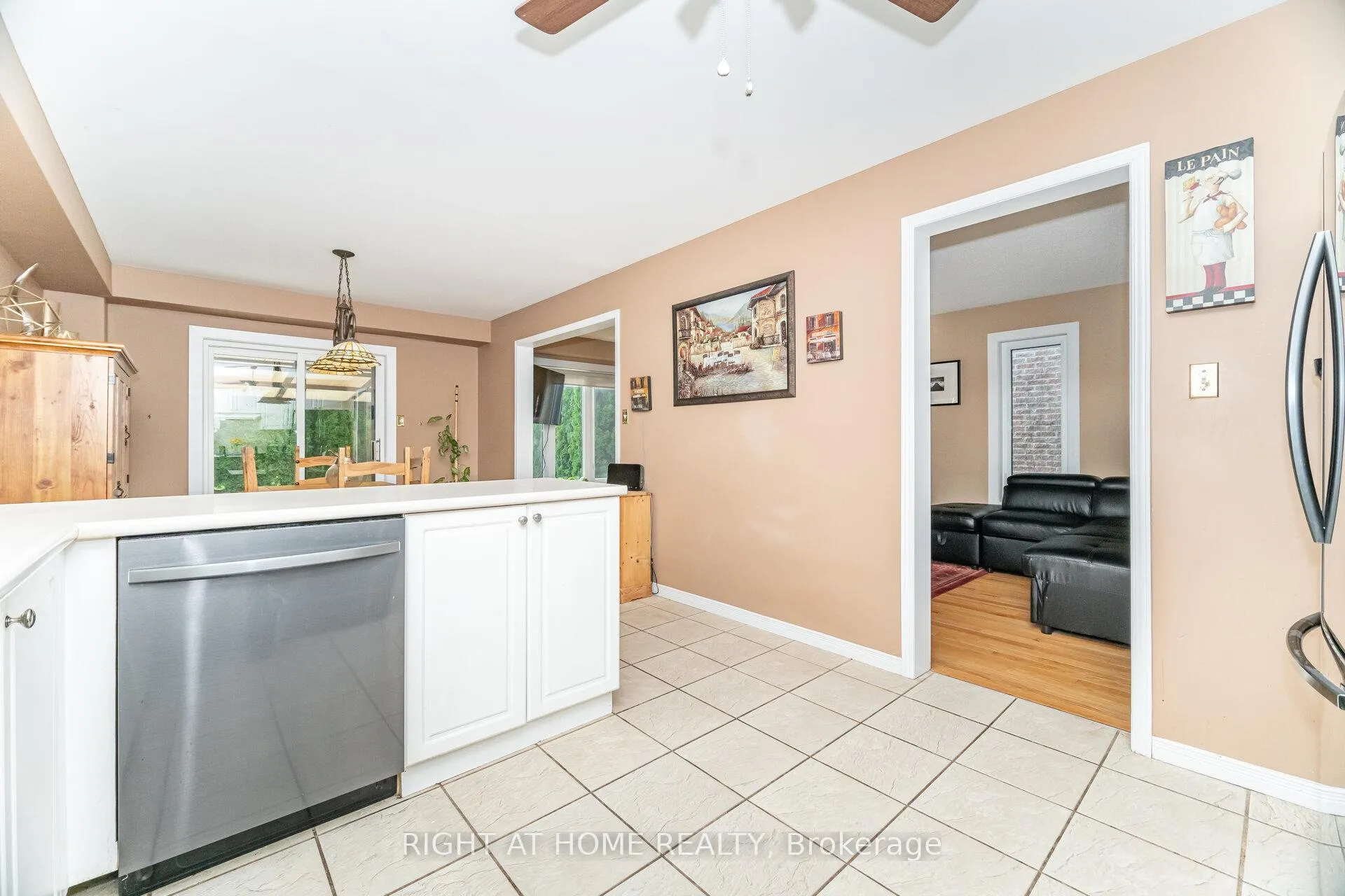 Photo 21 of 1316 Inglehart Drive, Burlington, Tansley — HOMEH