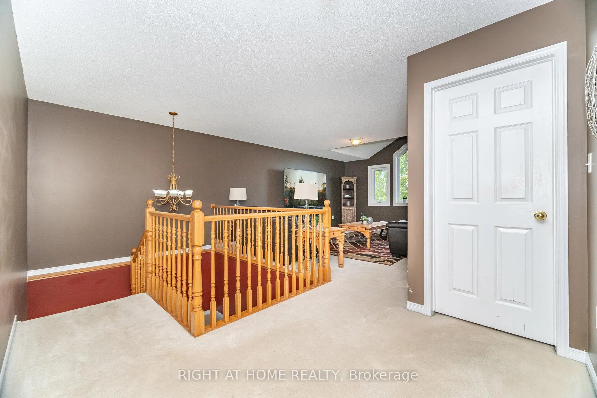 Photo 24 of 1316 Inglehart Drive, Burlington, Tansley — HOMEH