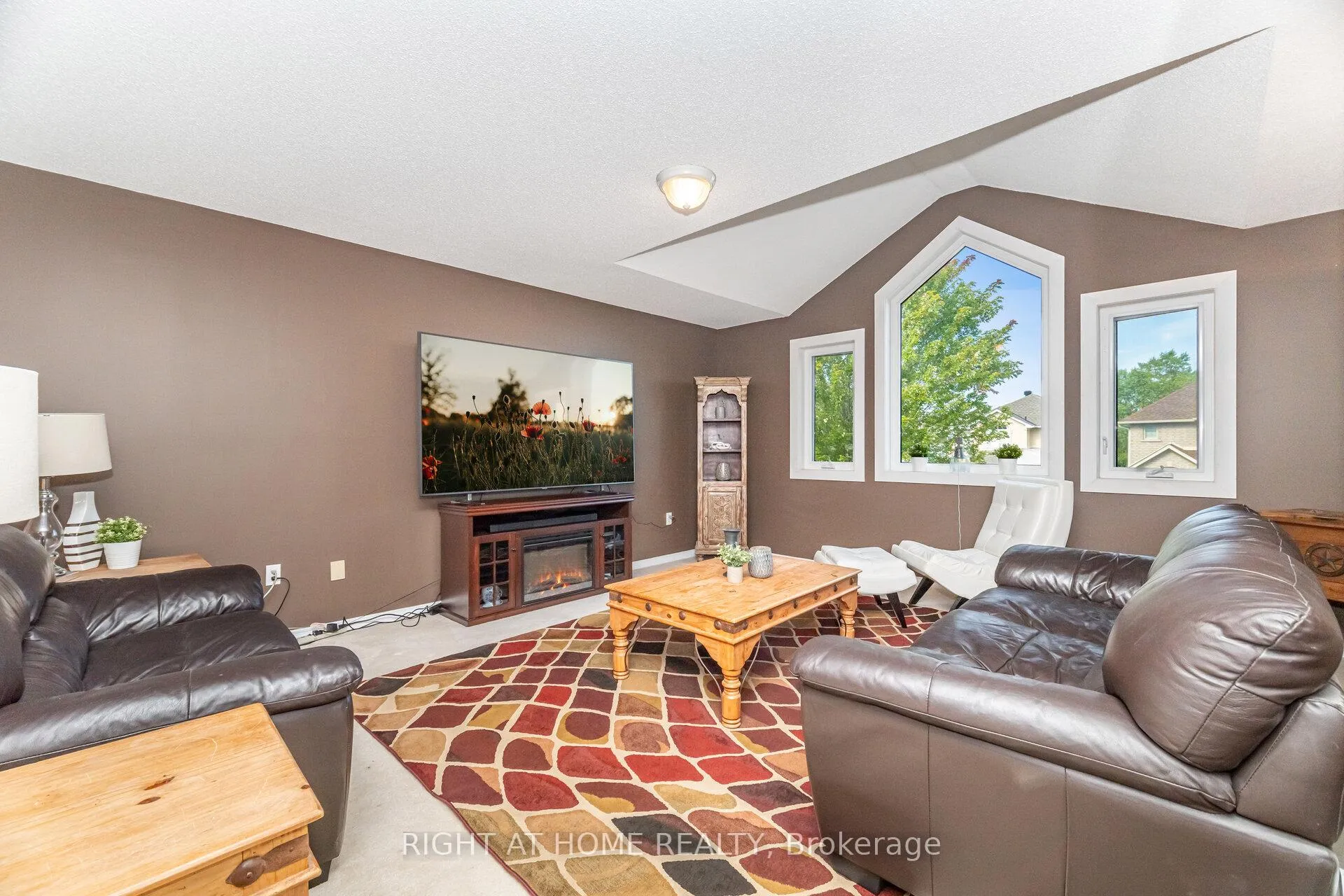 Photo 25 of 1316 Inglehart Drive, Burlington, Tansley — HOMEH