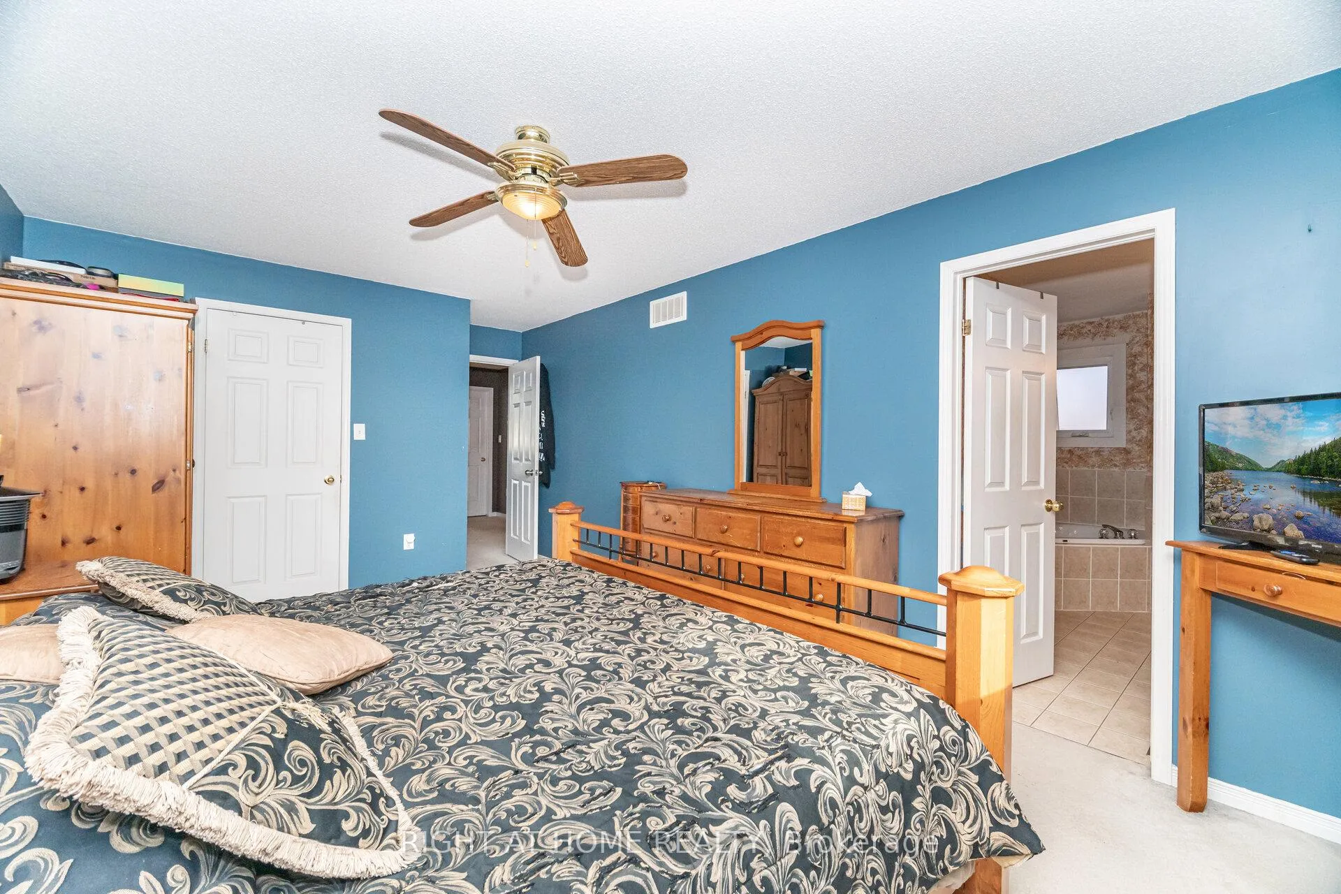 Photo 30 of 1316 Inglehart Drive, Burlington, Tansley — HOMEH