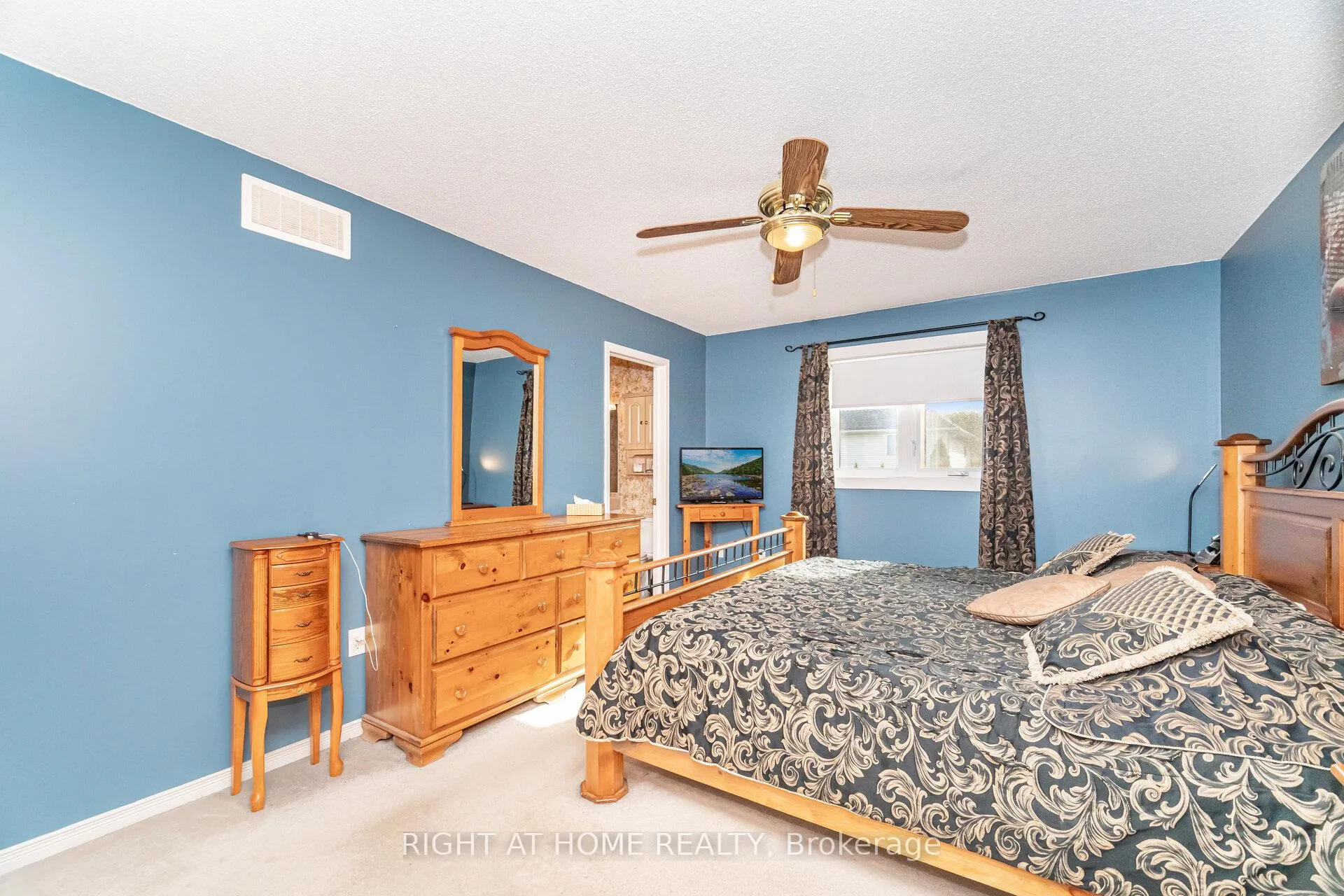Photo 31 of 1316 Inglehart Drive, Burlington, Tansley — HOMEH